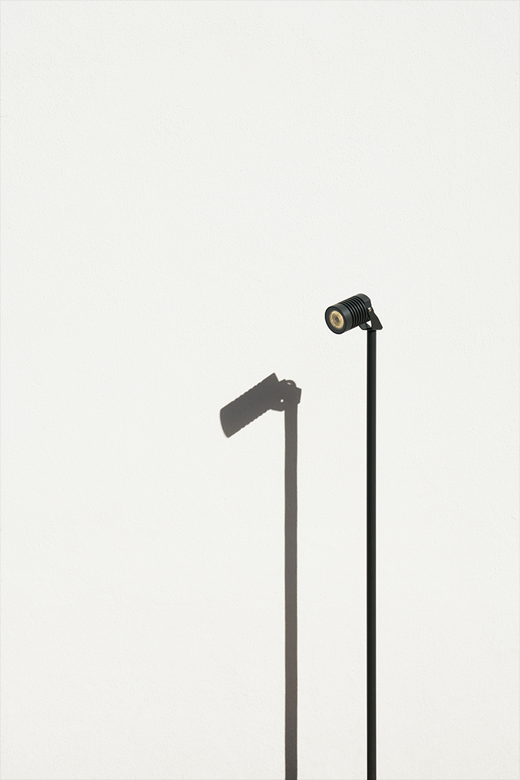 Aimer-Pole-flos-outdoor-R-02.jpg