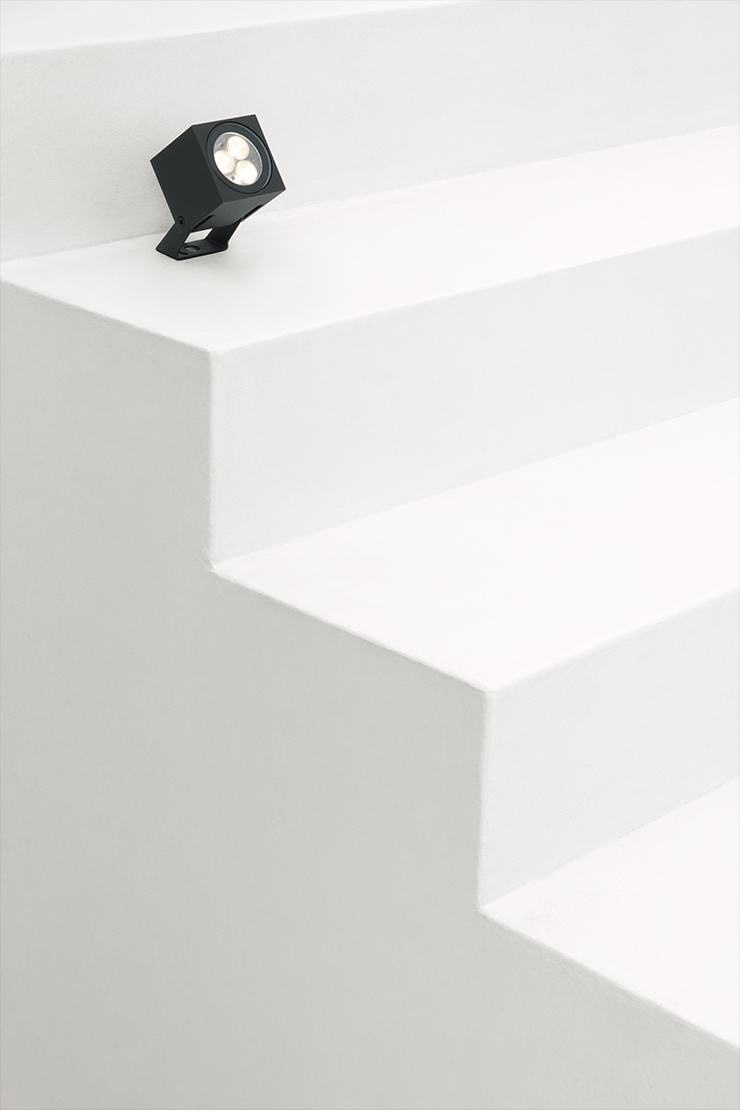 C-Heavy-Metal-Spot-flos-outdoor-R-03.jpg