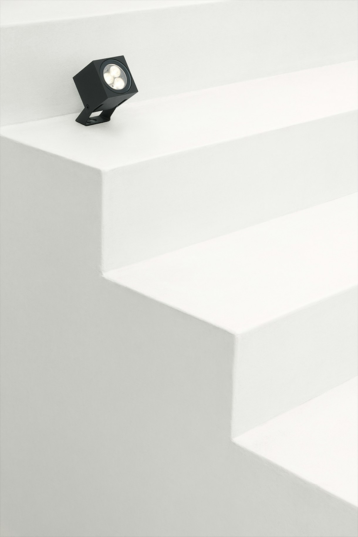 C-Heavy-Metal-Spot-flos-outdoor-R-03.jpg