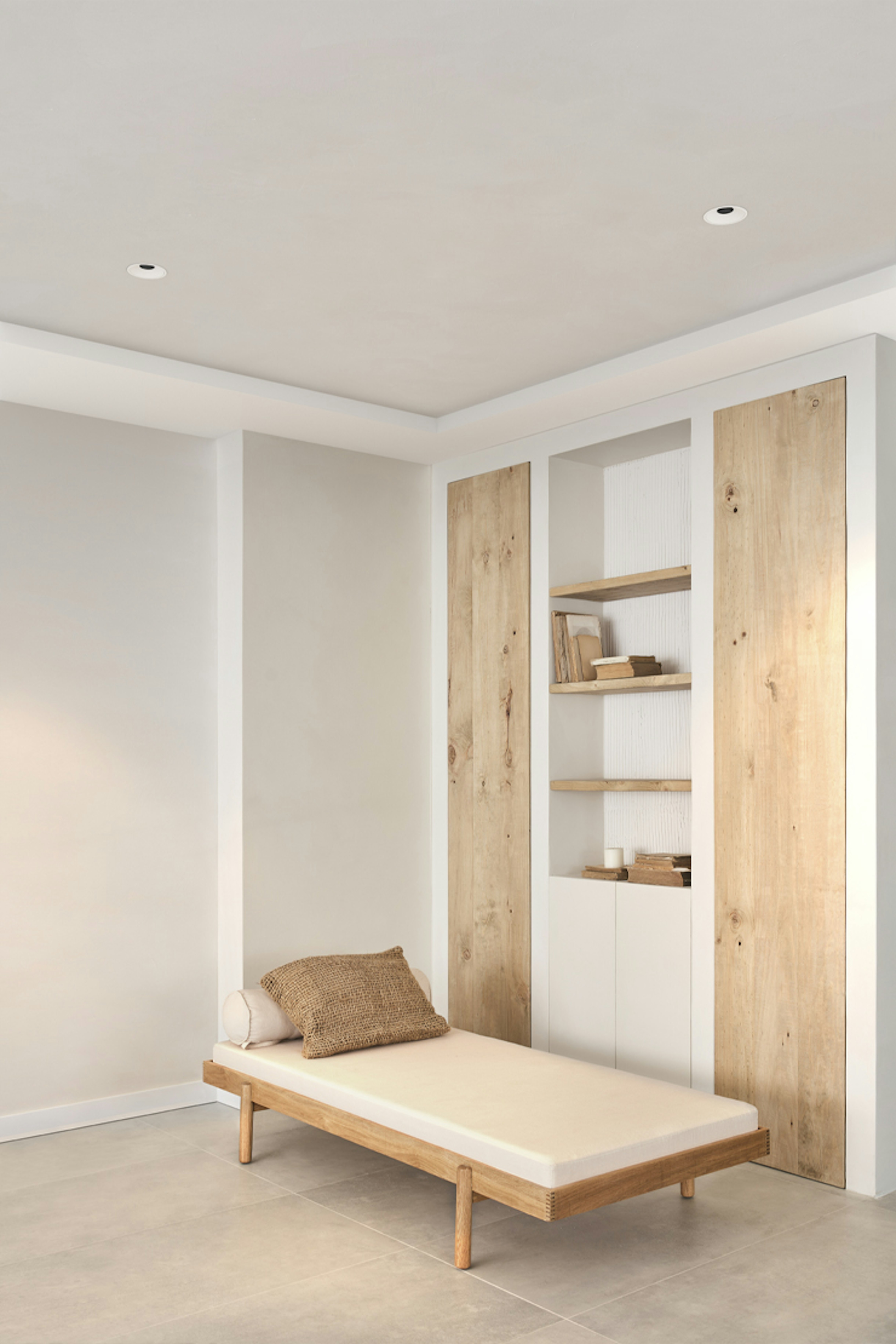 Eclectic-flos-R-02.jpg