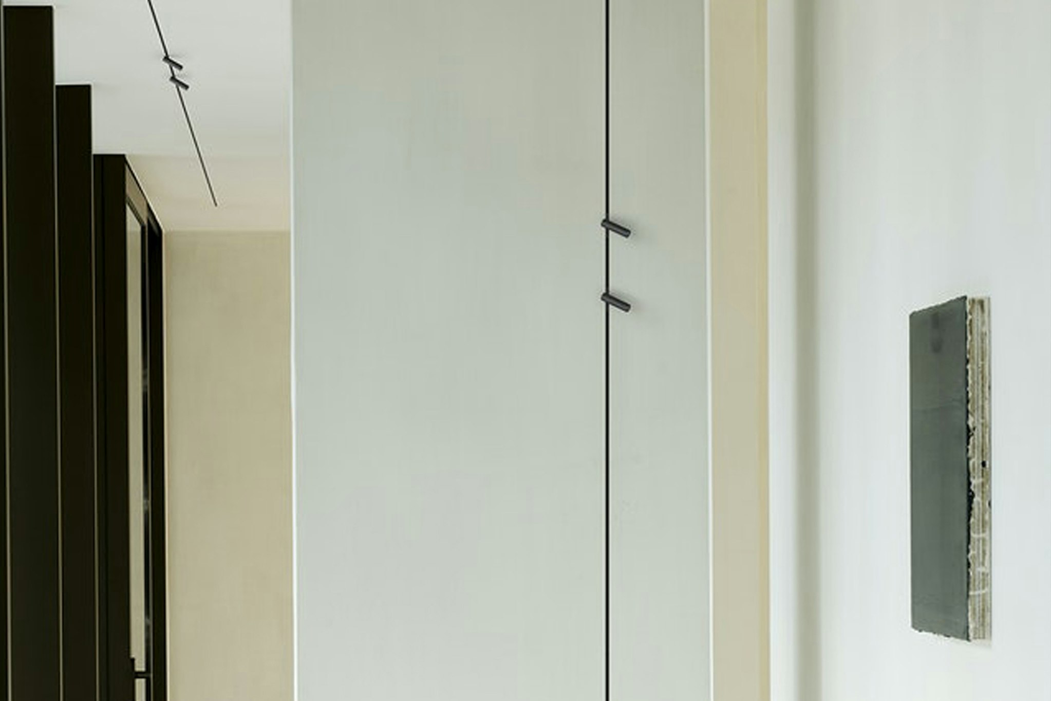 P_Fm_A-The-Micro-Running-Magnet-Flos-Architectural-Thubnail-life_I.jpg