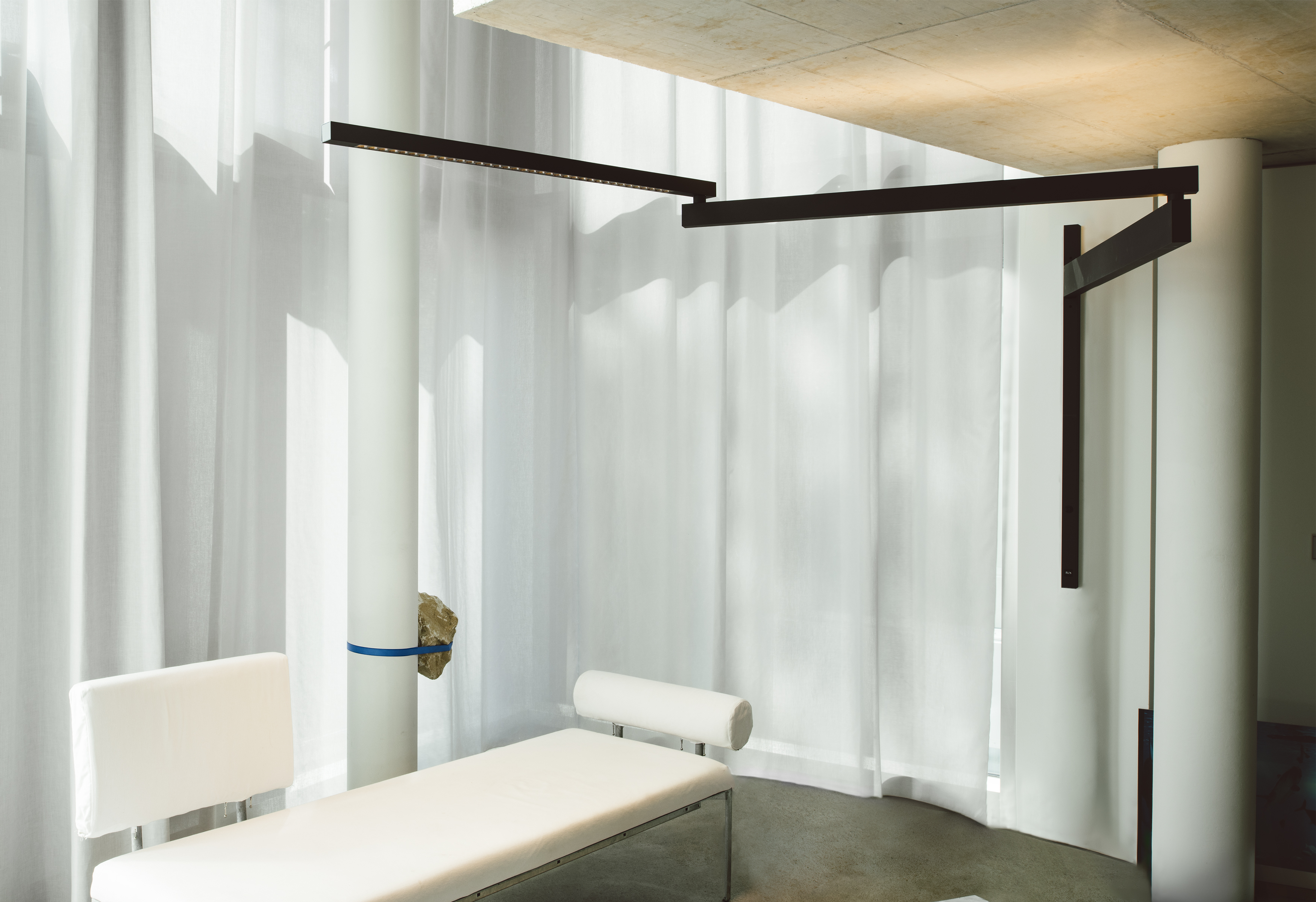 P_Fm_B-Black_Flag-Flos-Architectural-life-image_I.jpg