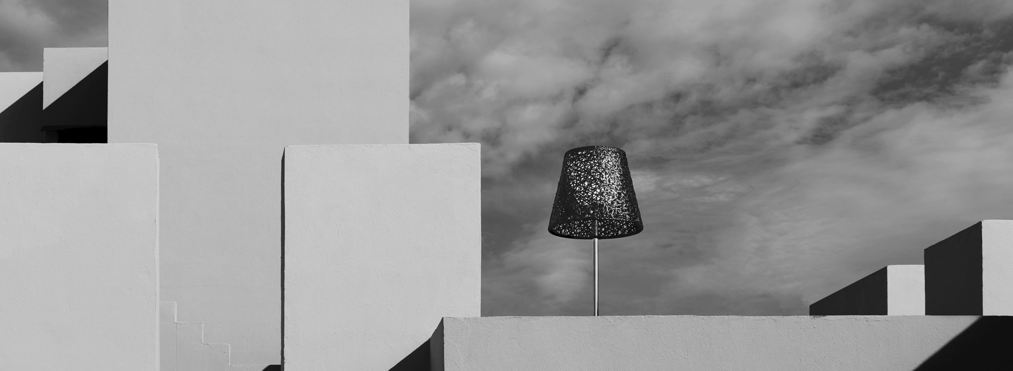 P_Fm_B-Lighting-in-the-Rain-Flos-Outdoor-life.jpg