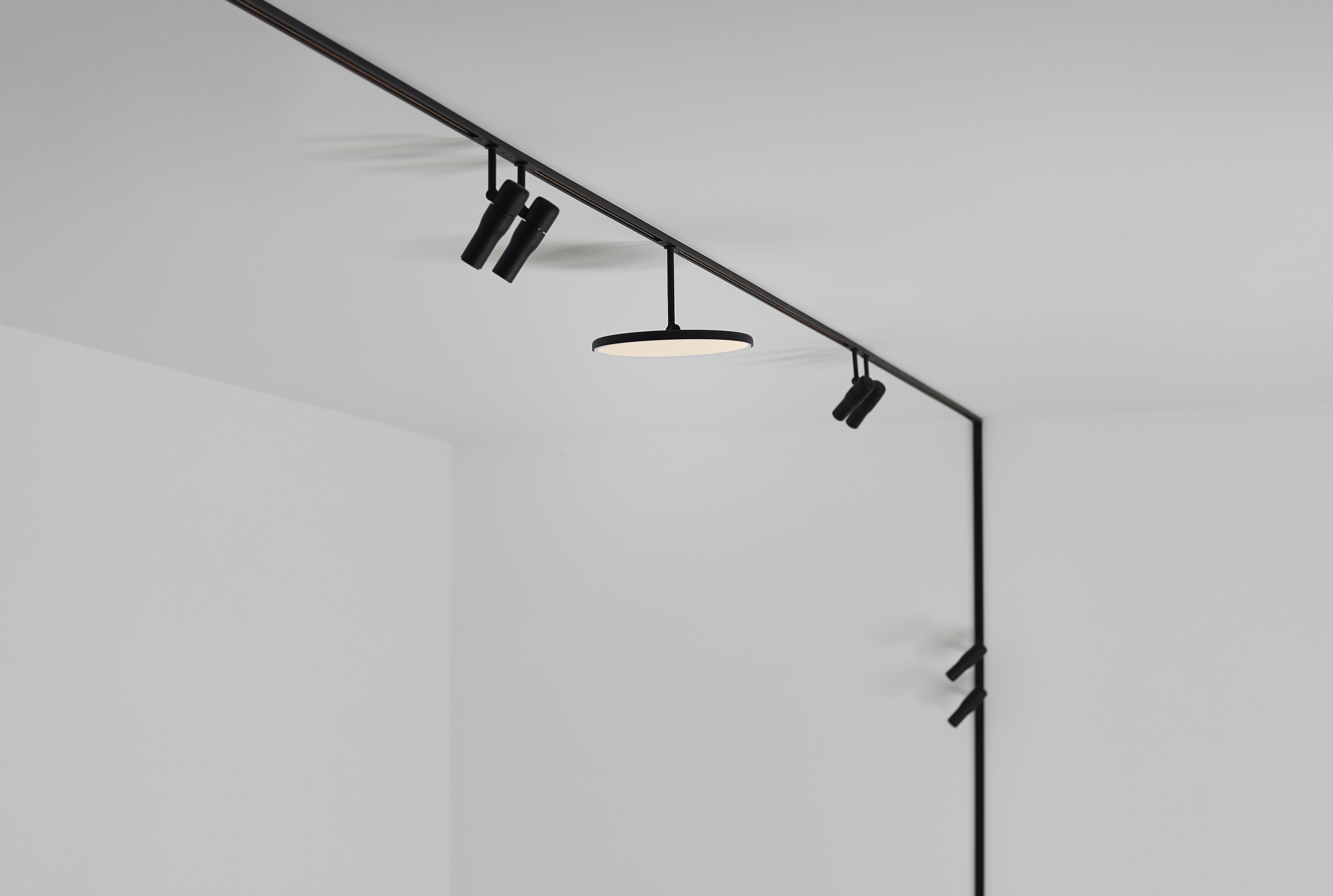 P_Md_E-Zero-Track-Flos-Architectural-still-life_I.jpg