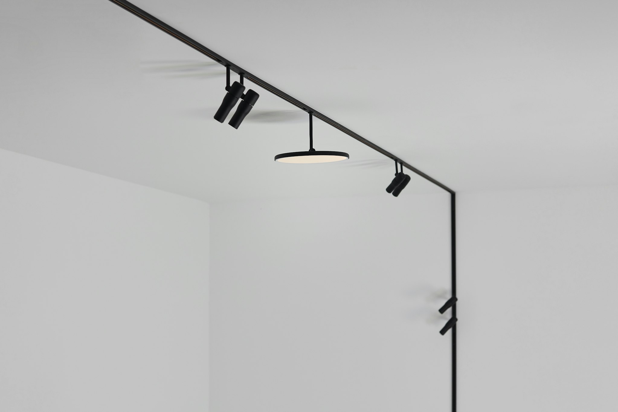 P_Md_E-Zero-Track-Flos-Architectural-still-life_I.jpg