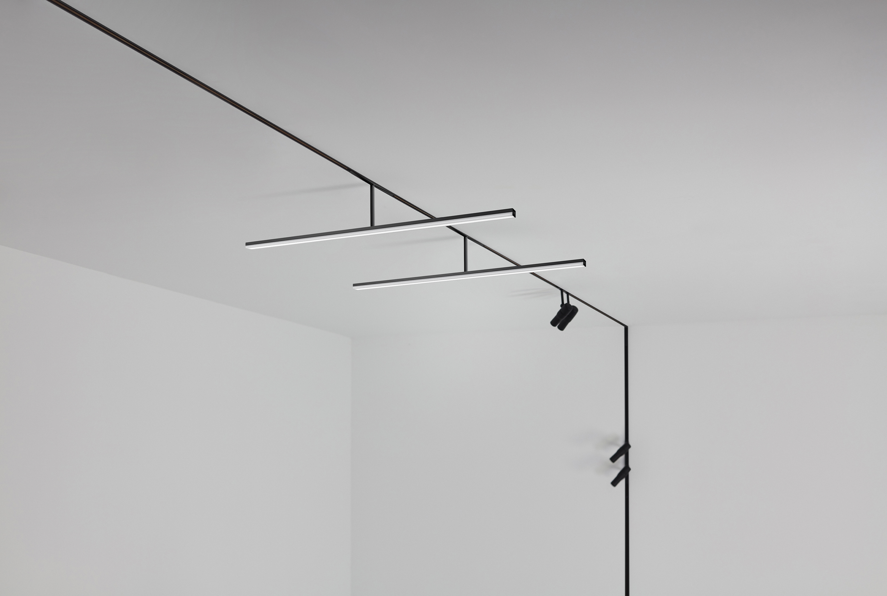 P_Md_E-Zero-Track-Pro-Recessed-Flos-Architectural-still-life.jpg