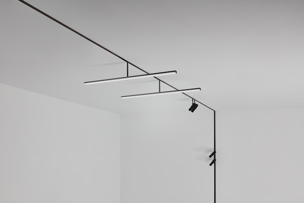 P_Md_E-Zero-Track-Pro-Recessed-Flos-Architectural-still-life.jpg