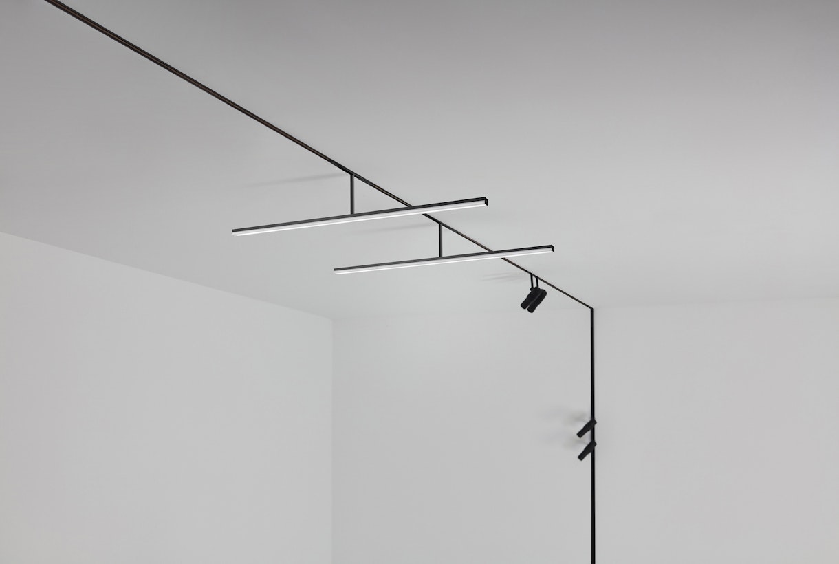 P_Md_E-Zero-Track-Pro-Recessed-Flos-Architectural-still-life.jpg