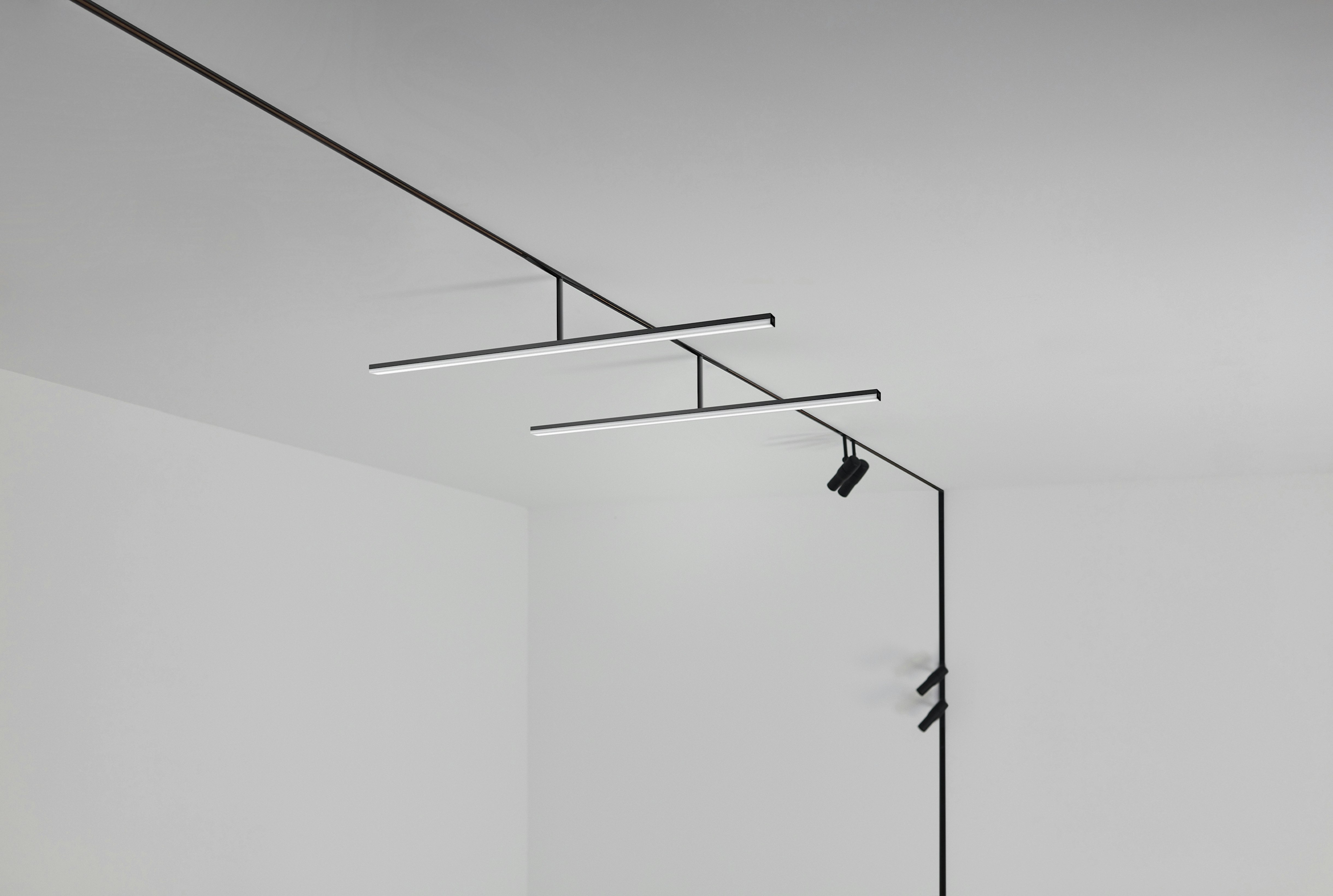 P_Md_E-Zero-Track-Pro-Recessed-Flos-Architectural-still-life.jpg
