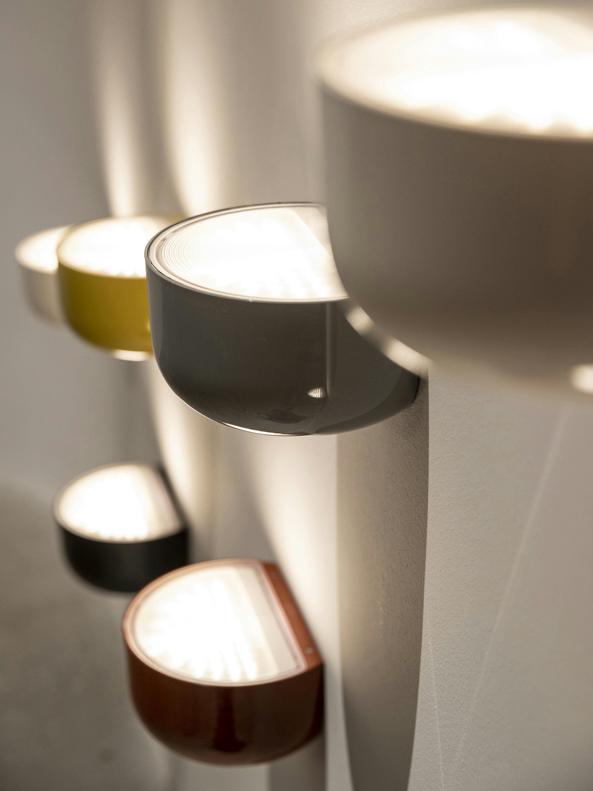 P_Md_F-Bellhop-wall-up-Flos-Decorative-highlight.jpg