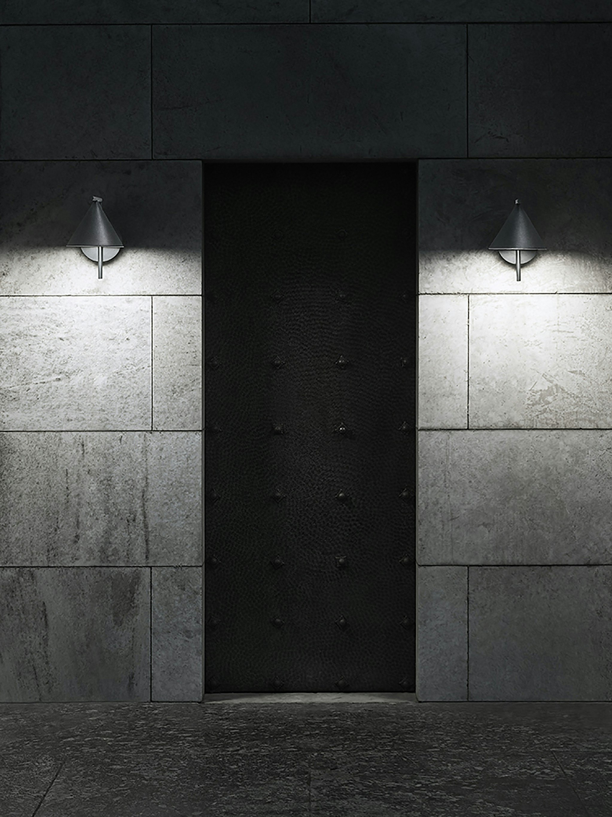 P_Md_F-Captain-Flint-Wall-Flos-Outdoor-highlight.jpg