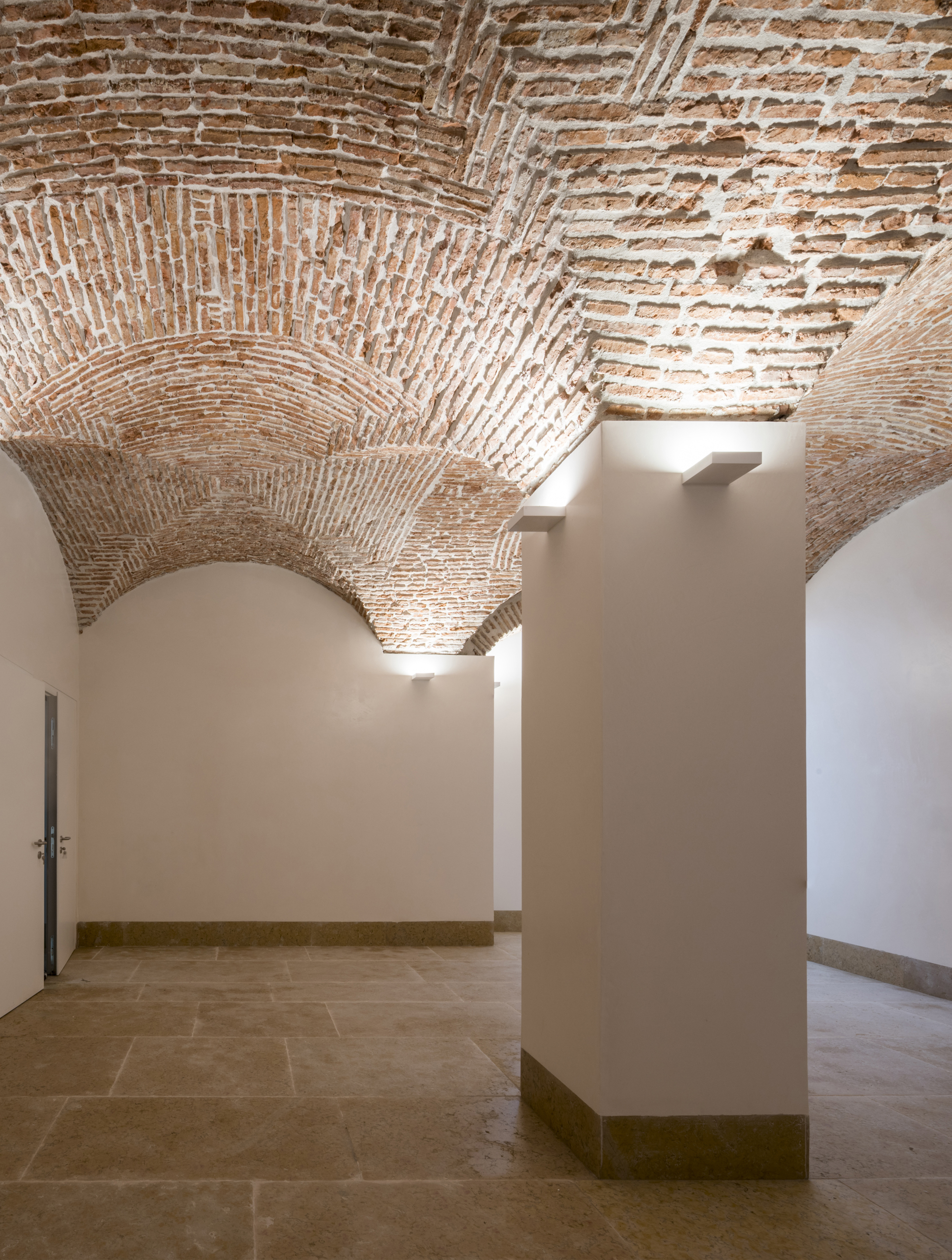 P_Md_F-Fort-Knox-Wall-Flos-Architectural-highlight_II.jpg