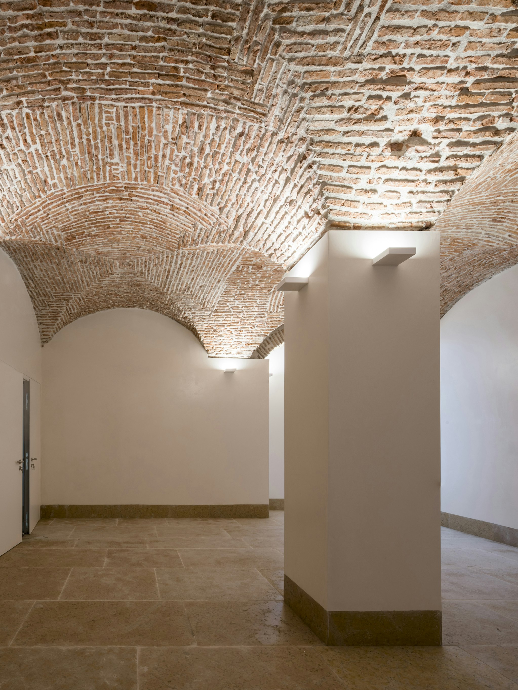 P_Md_F-Fort-Knox-Wall-Flos-Architectural-highlight_II.jpg