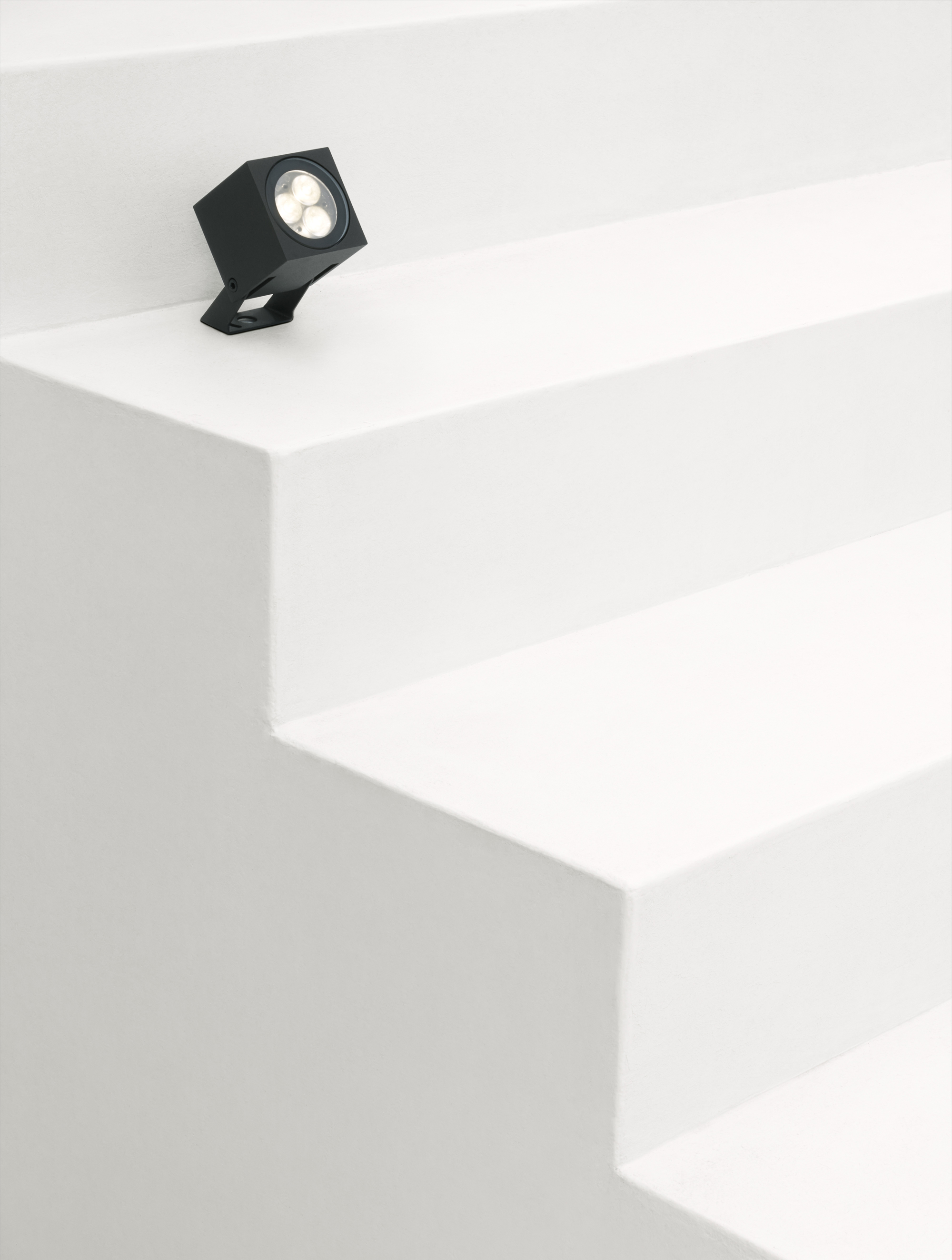 P_Md_F-Heavy-Metal-Spot-2-Flos-Outdoor-highlight.jpg