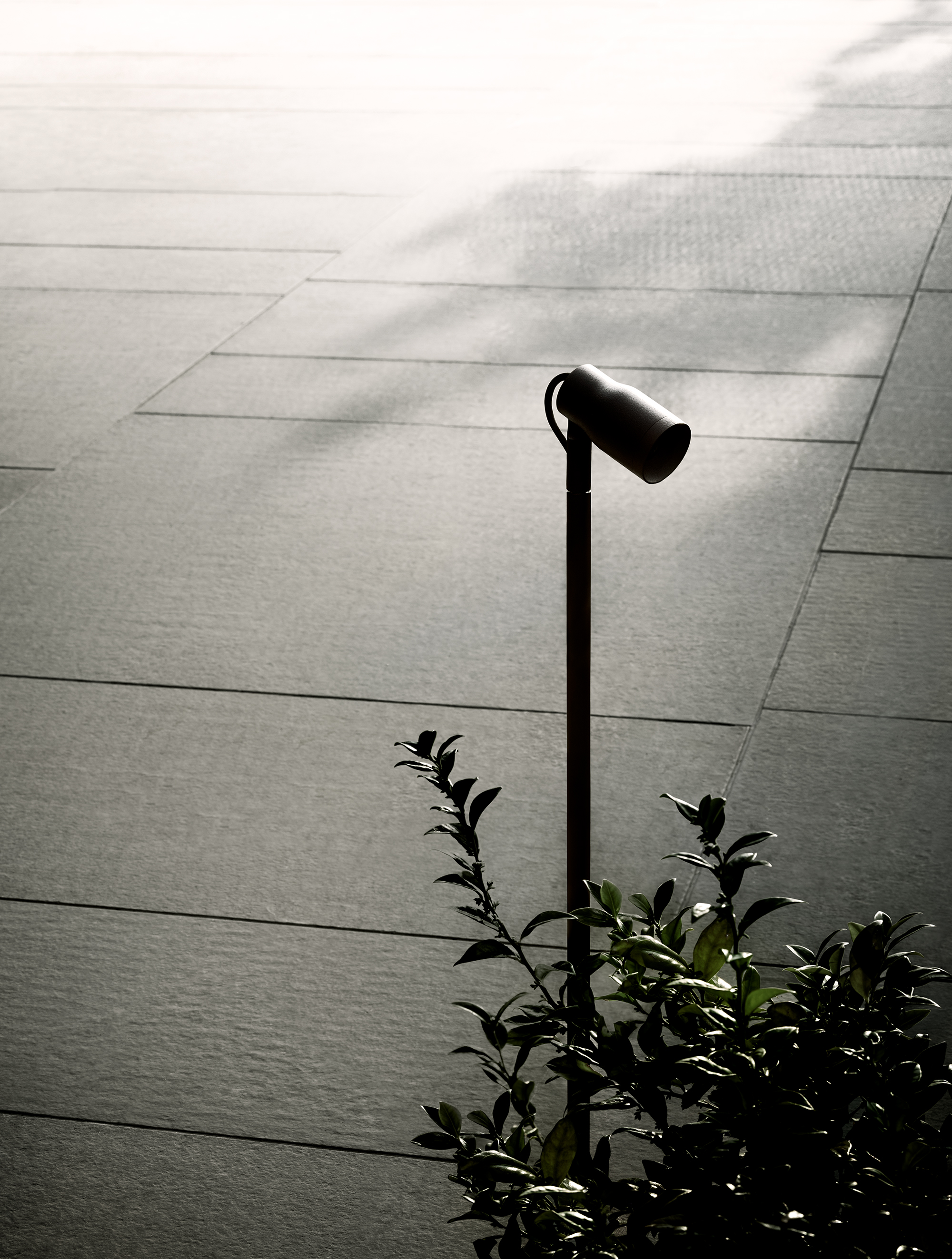 P_Md_F-Landlord-Bollard-Spot-D50-Flos-Outdoor-highlight.jpg