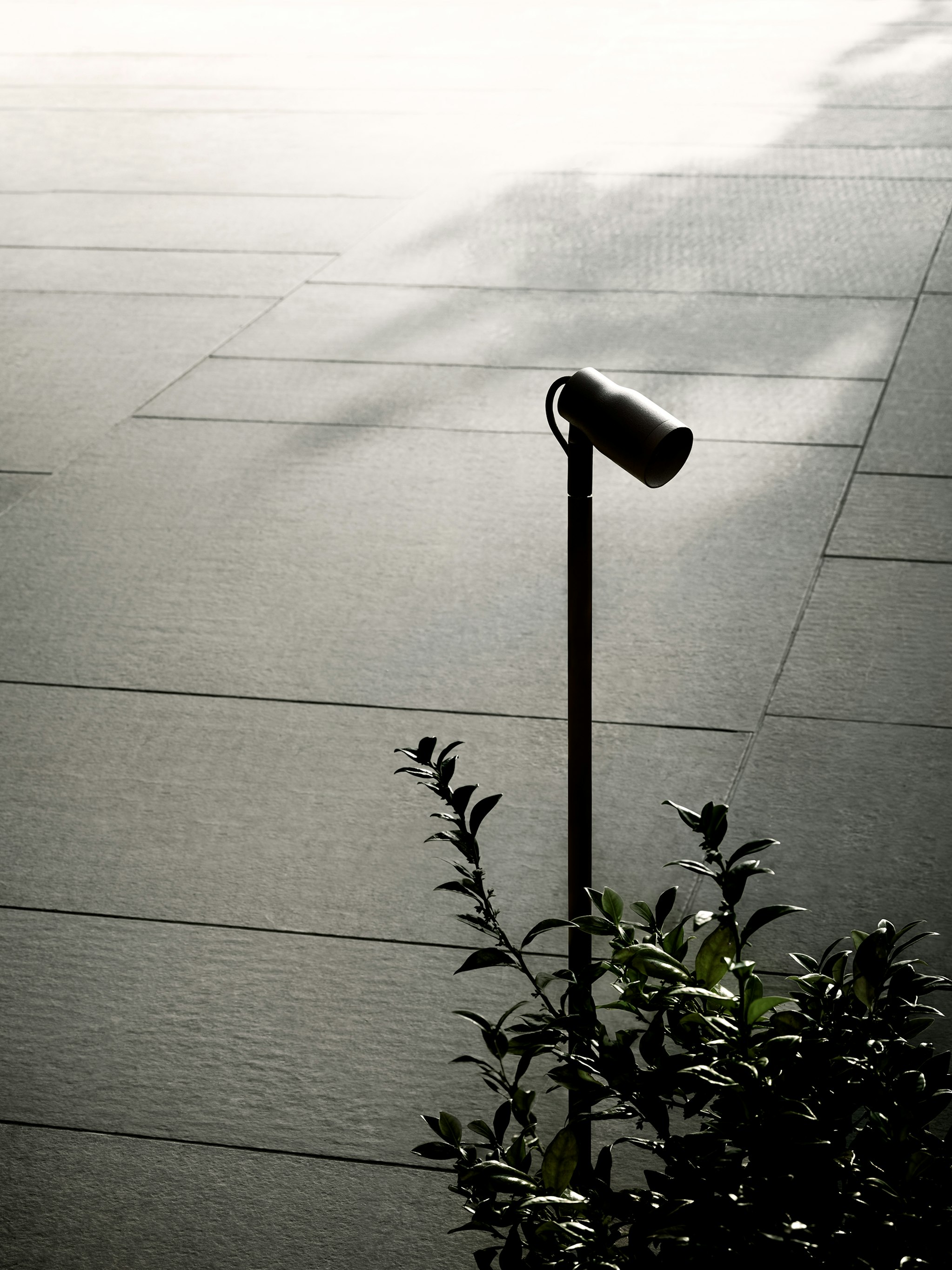 P_Md_F-Landlord-Bollard-Spot-D50-Flos-Outdoor-highlight.jpg