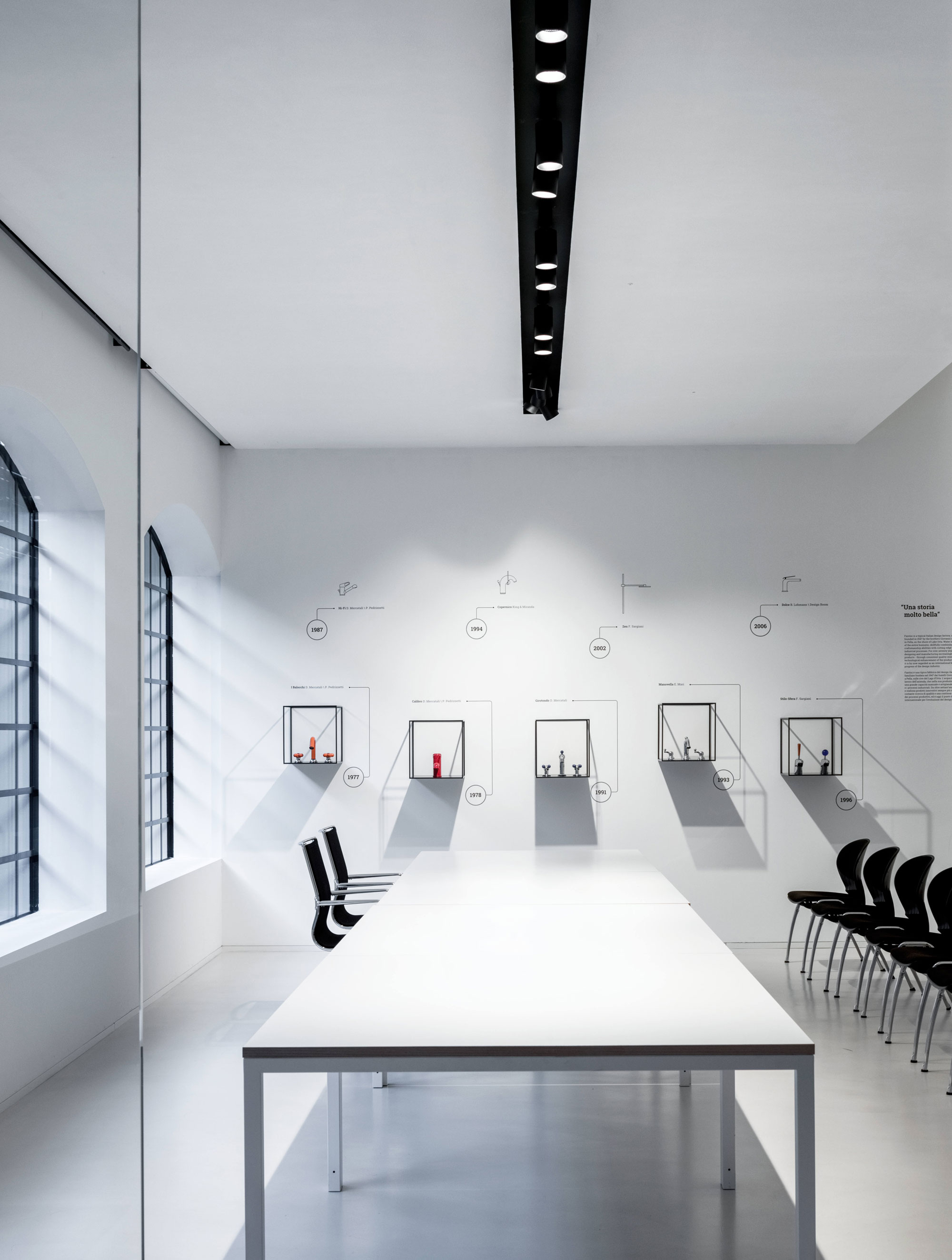 P_Md_F-Light-Cut-Mini-Spot-Flos-Architectural-highlight.jpg