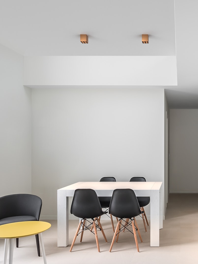 Versatile surface LED spotlight with high luminous efficiency.