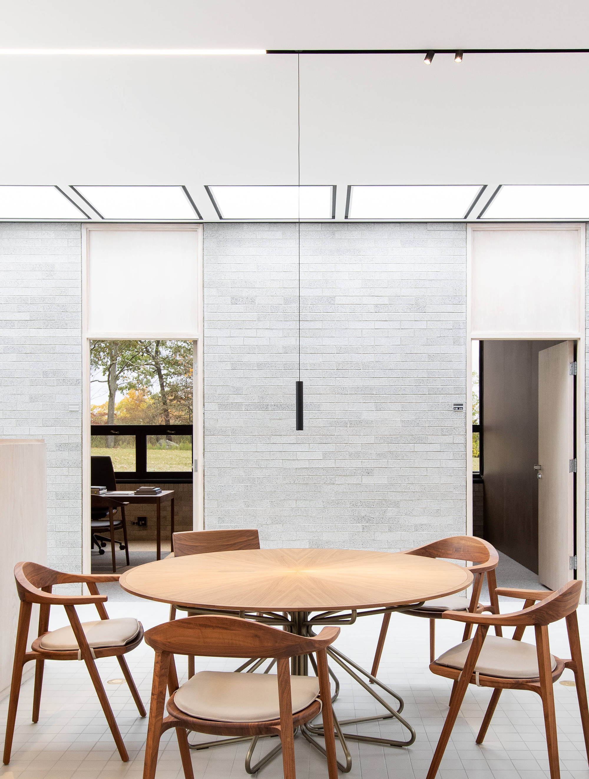 P_Md_F-The-Running-Magnet-Find-Me-Flos-Architectural-highlight.jpg