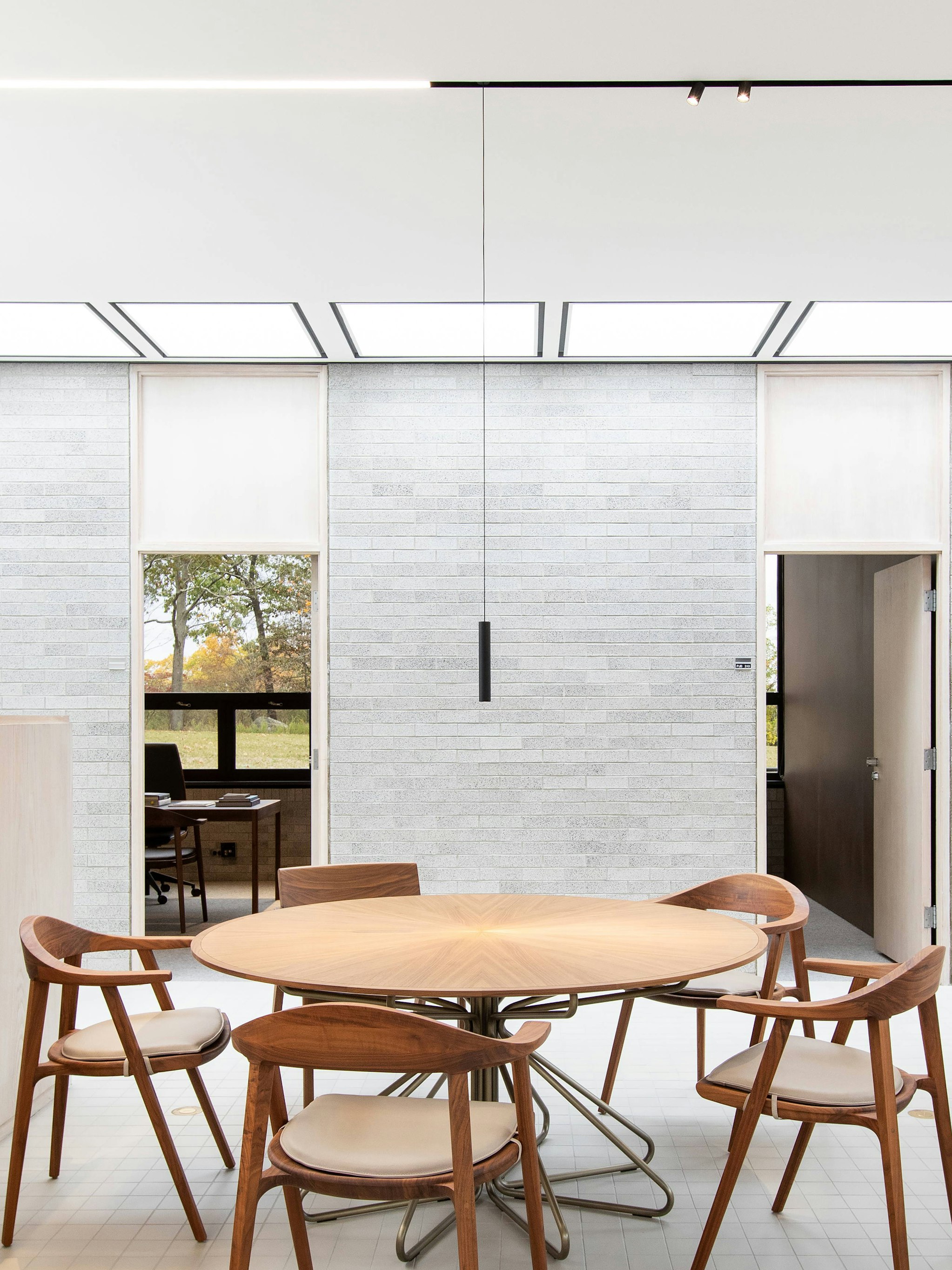 P_Md_F-The-Running-Magnet-Find-Me-Flos-Architectural-highlight.jpg
