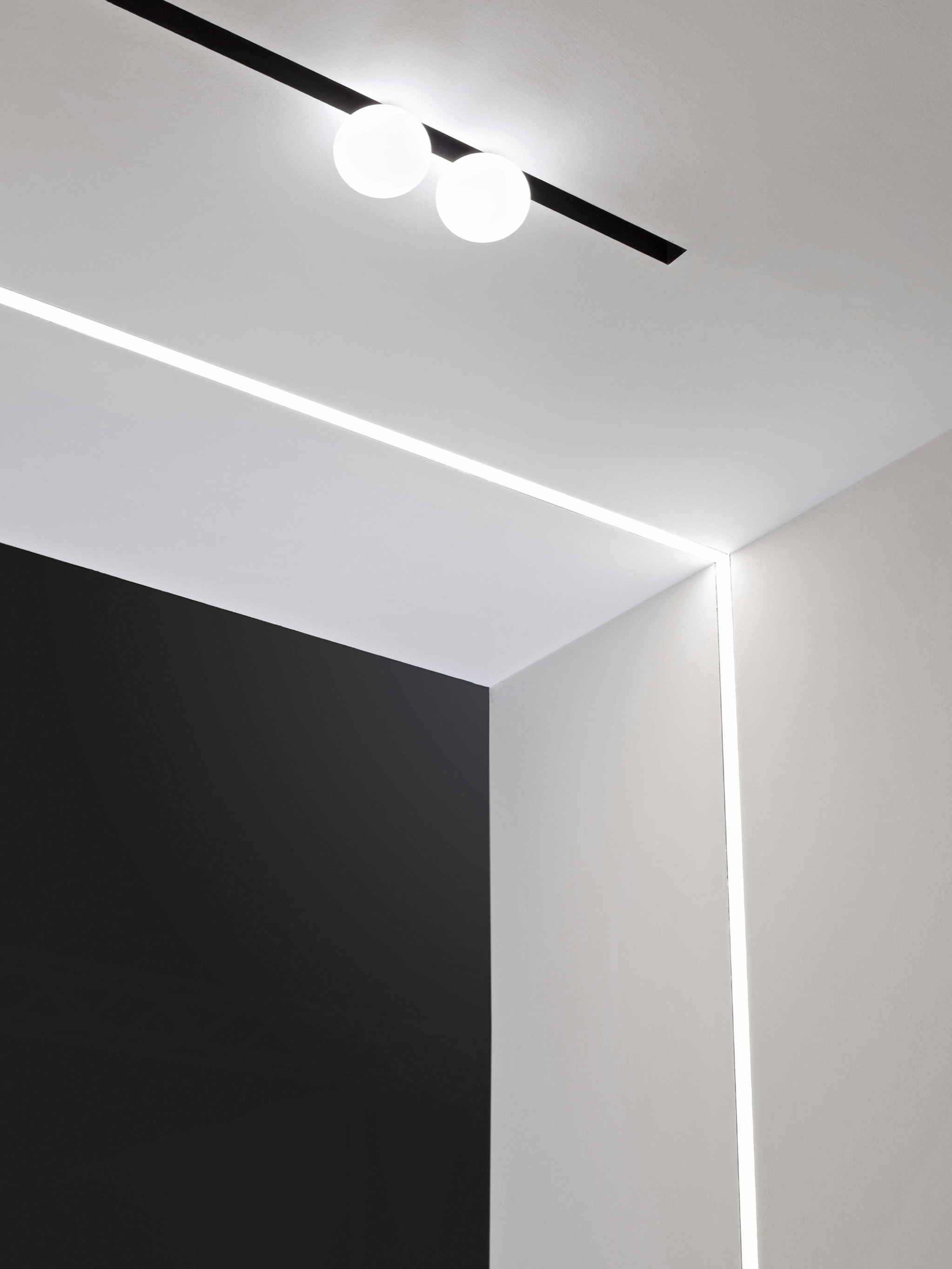 P_Md_F-The-Running-Magnet-Mini-Global-Flos-Architectural-highlight.jpg