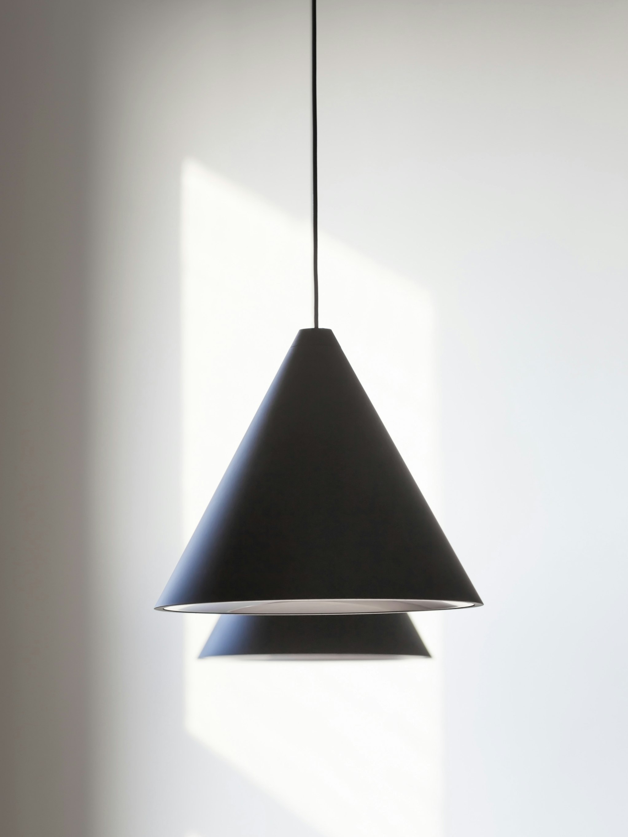 P_Md_F-The-Running-Magnet-String-Light-Cone-Flos-Architectural-highlight.jpg