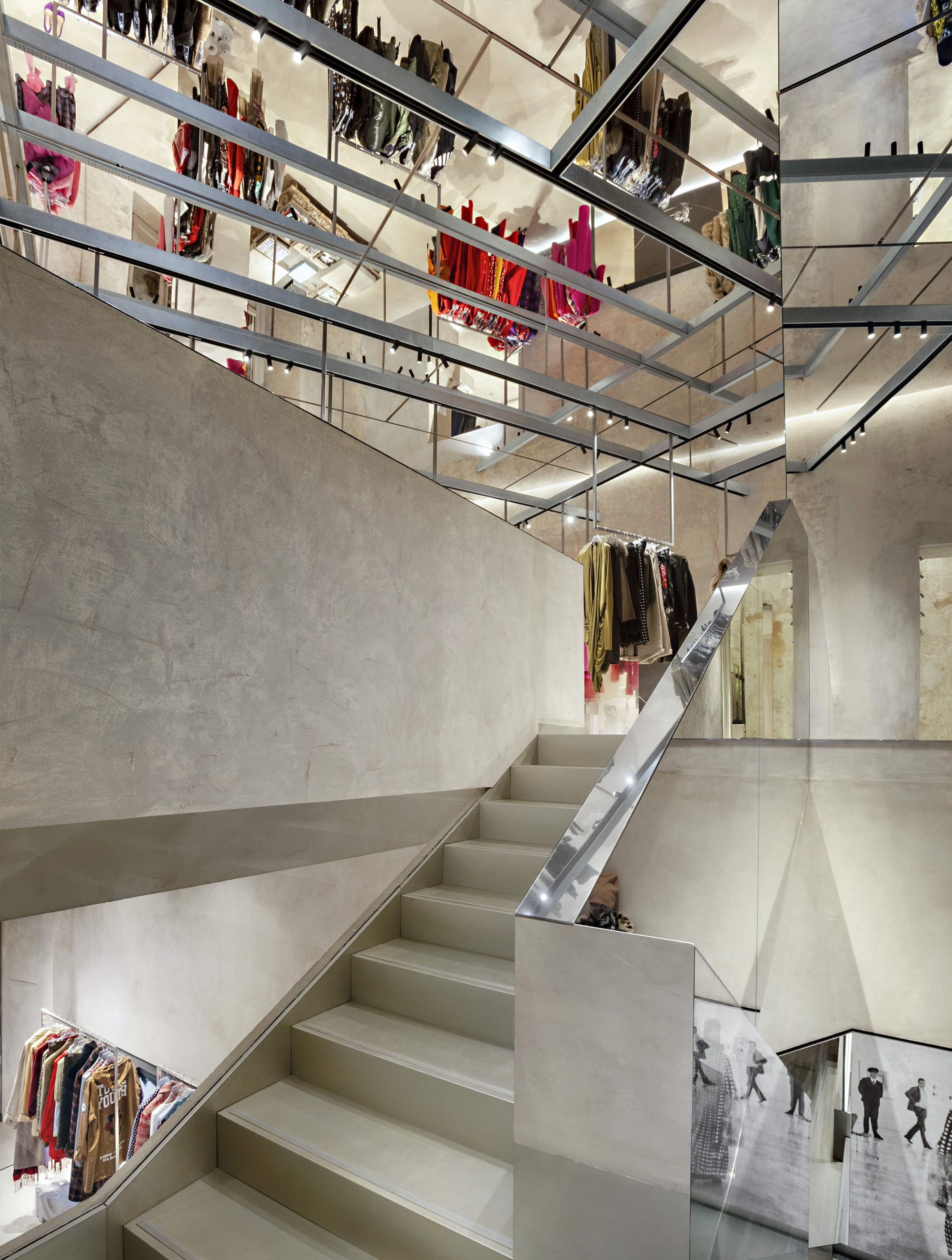 P_Md_F-The-Tracking-Magnet-Spot-50-Flos-Architectural-highlight.jpg