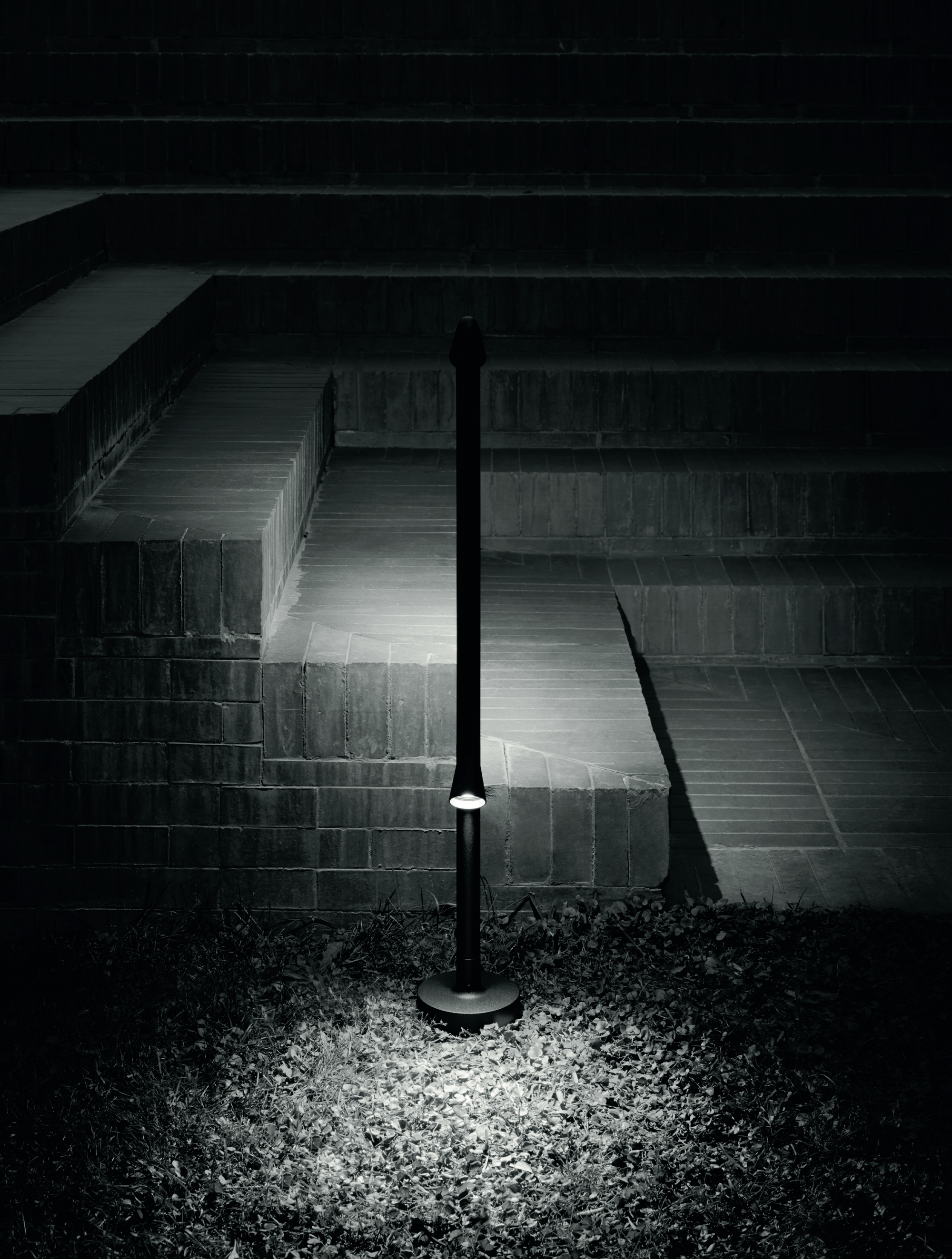 P_Md_F-Walkstick-Double-Flos-Outdoor-highlight.jpg