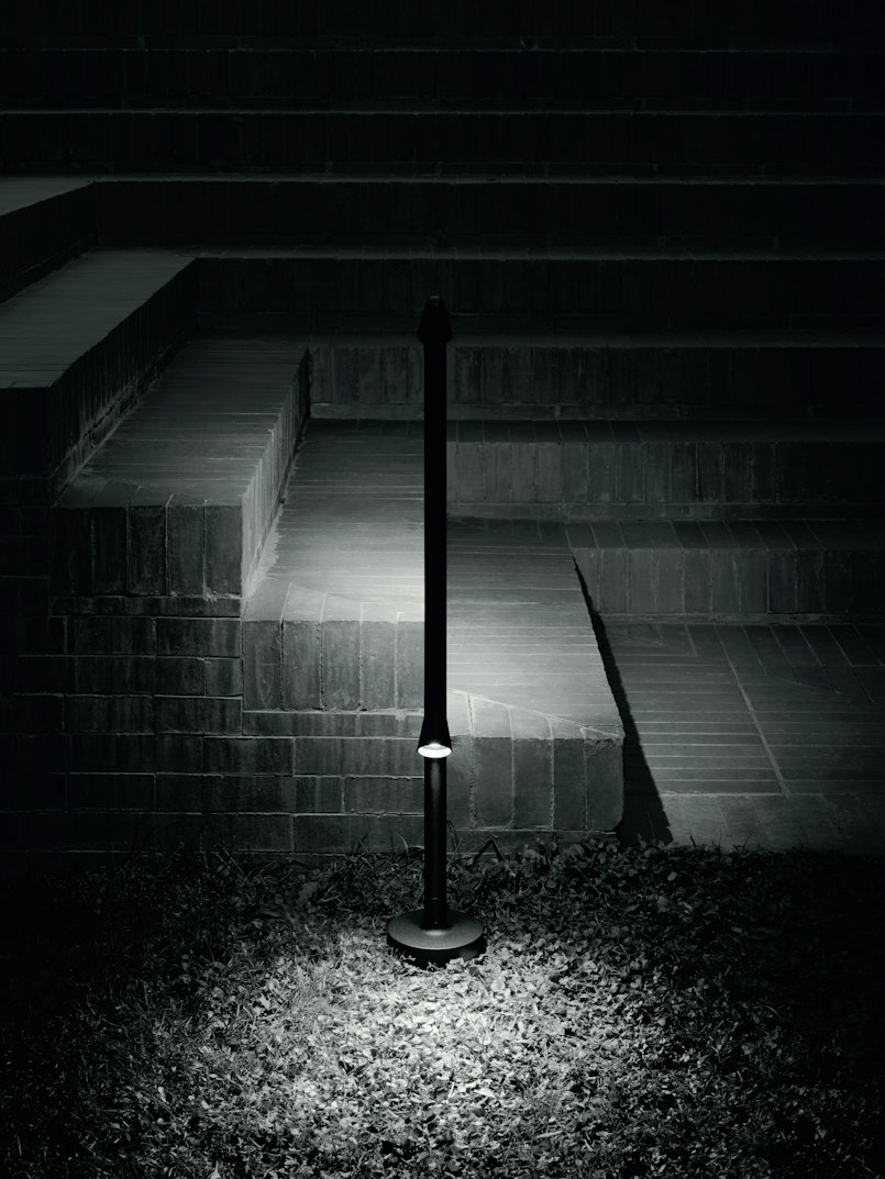 P_Md_F-Walkstick-Double-Flos-Outdoor-highlight.jpg