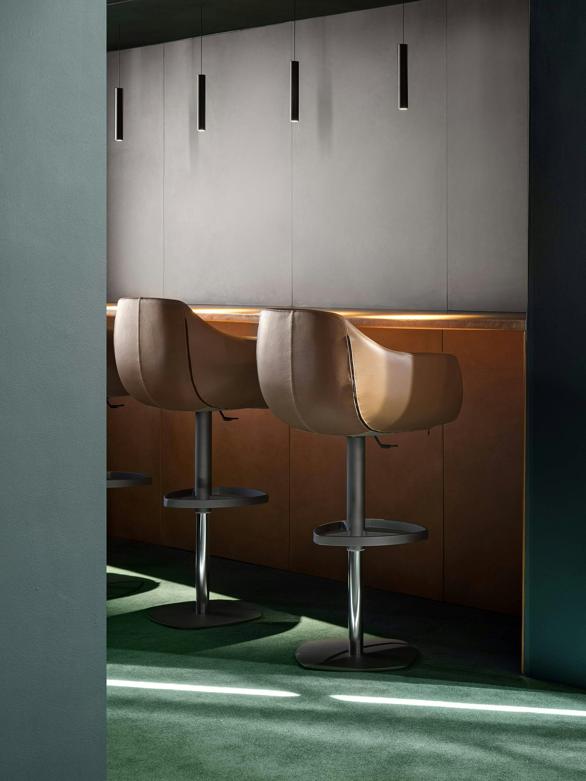 P_Md_F-Zero-Track-Find-Me-1-Suspension-Flos-Architectural-highlight.jpg