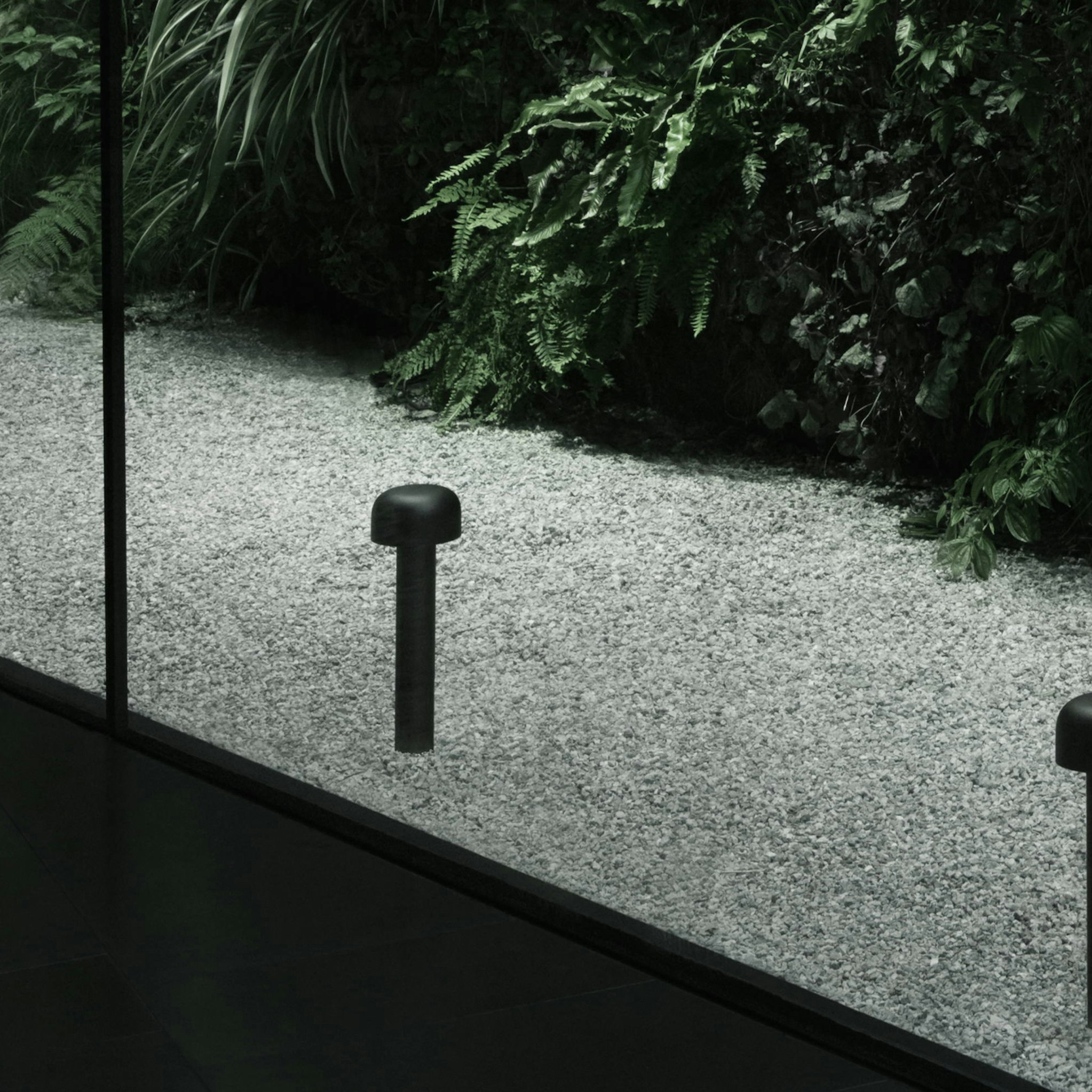 P_Sf_A-Bellhop-Bollard-Flos-Outdoor-Thubnail-life_general.jpg