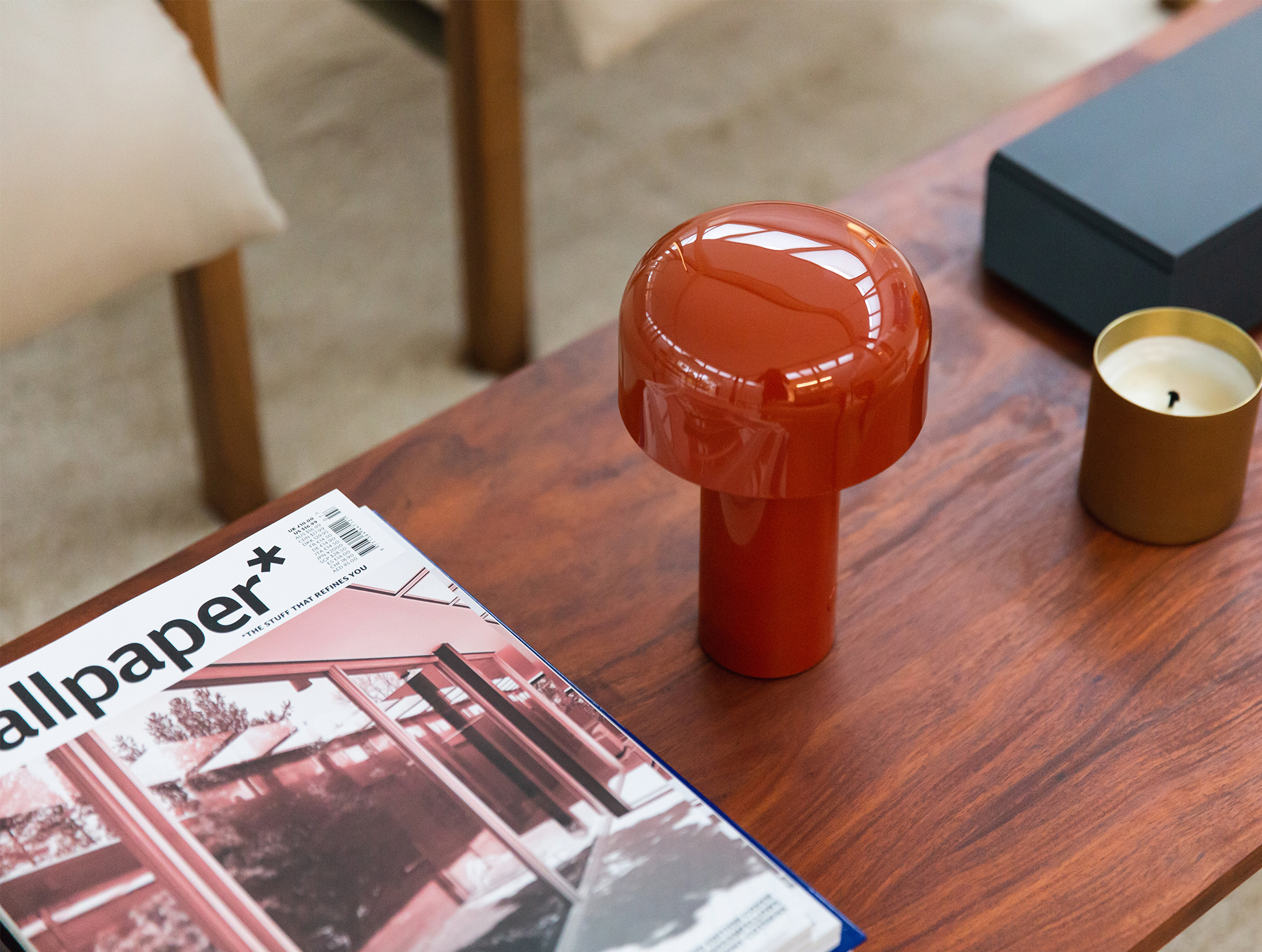 P_Sf_A-Bellhop-Table-Glass-Flos-Decorative-Thubnail-life_general.jpg