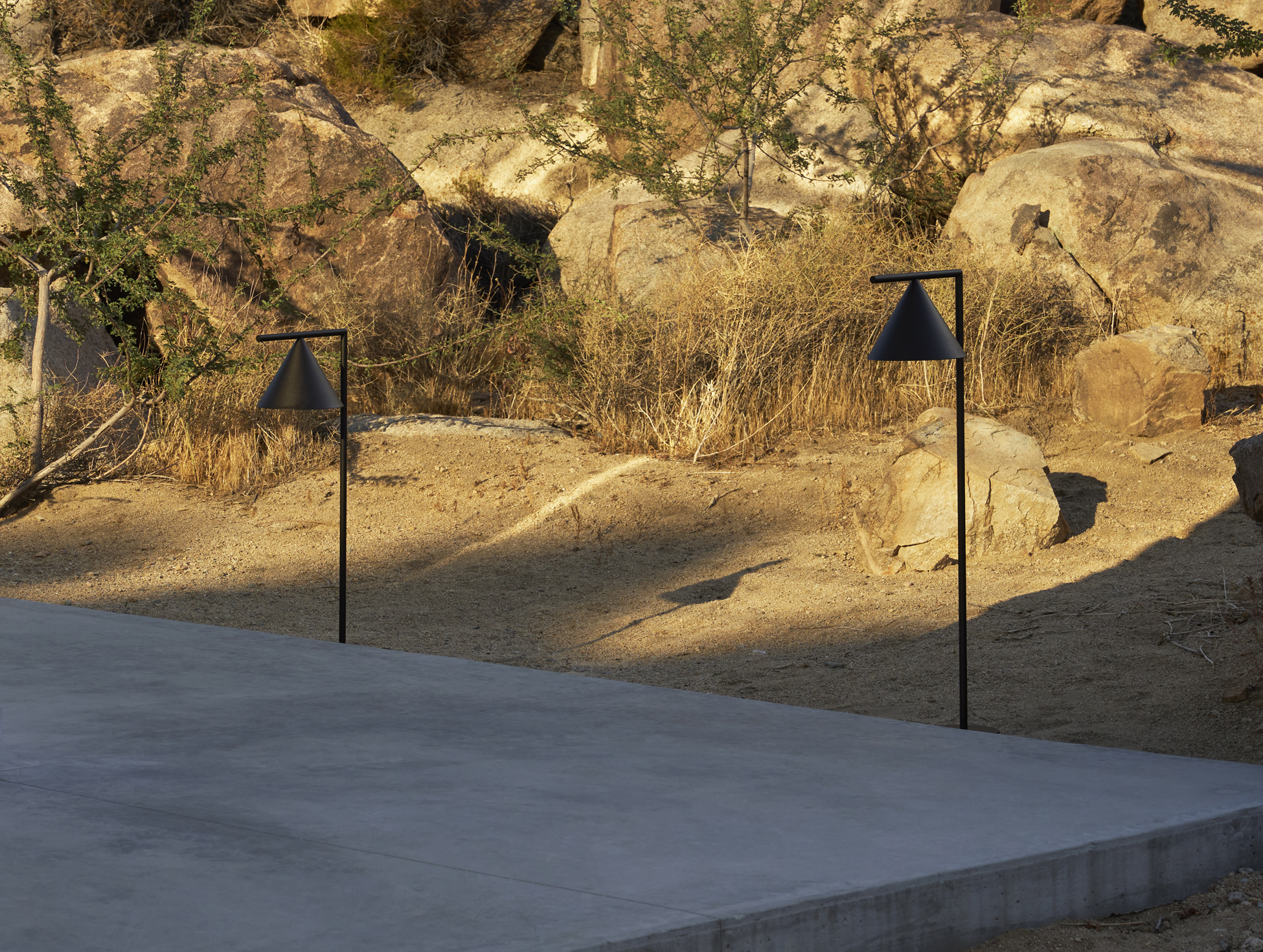 P_Sf_A-Captain-Flint-Bollard-Flos-Outdoor-Thubnail-life_general.jpg
