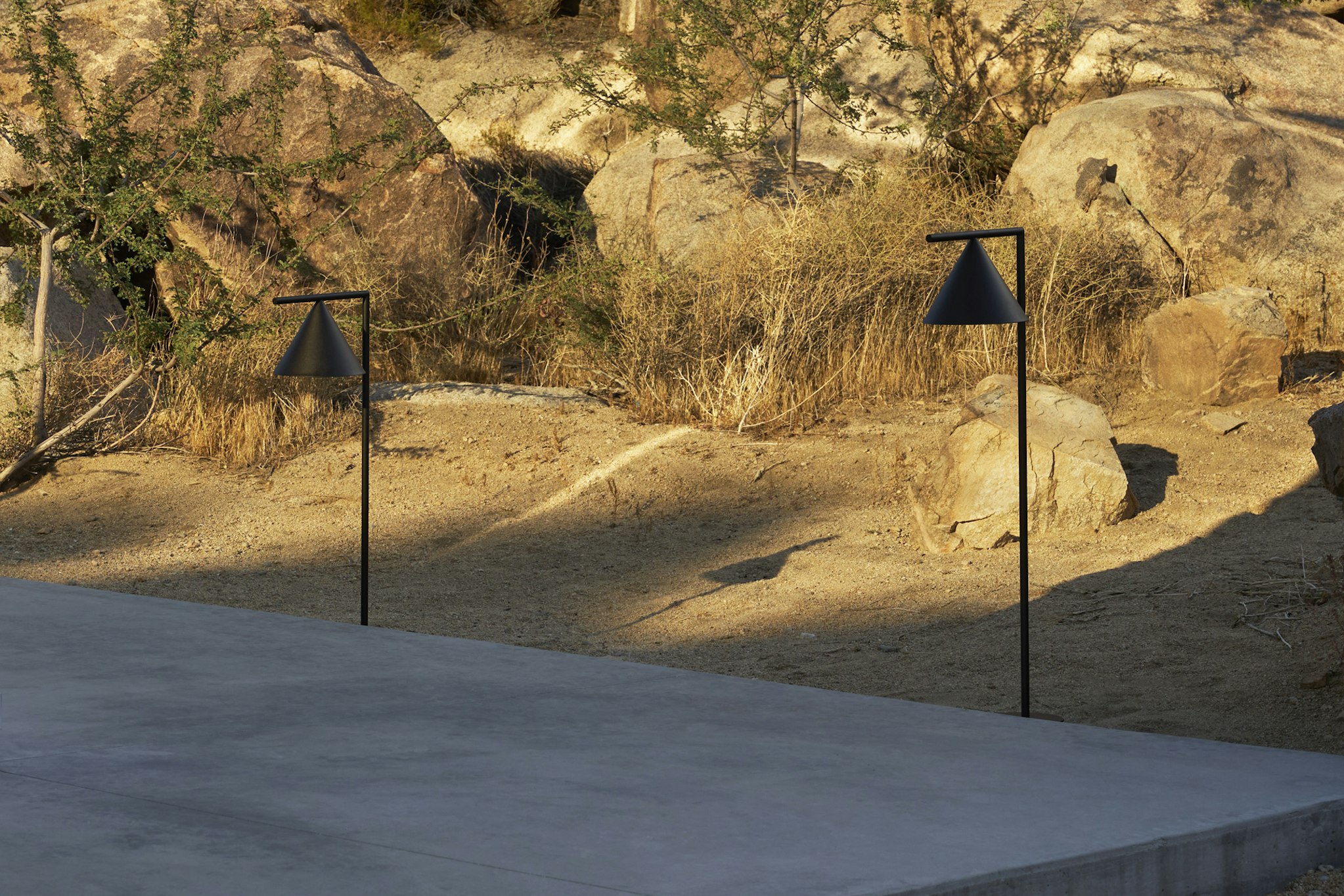 P_Sf_A-Captain-Flint-Bollard-Flos-Outdoor-Thubnail-life_general.jpg