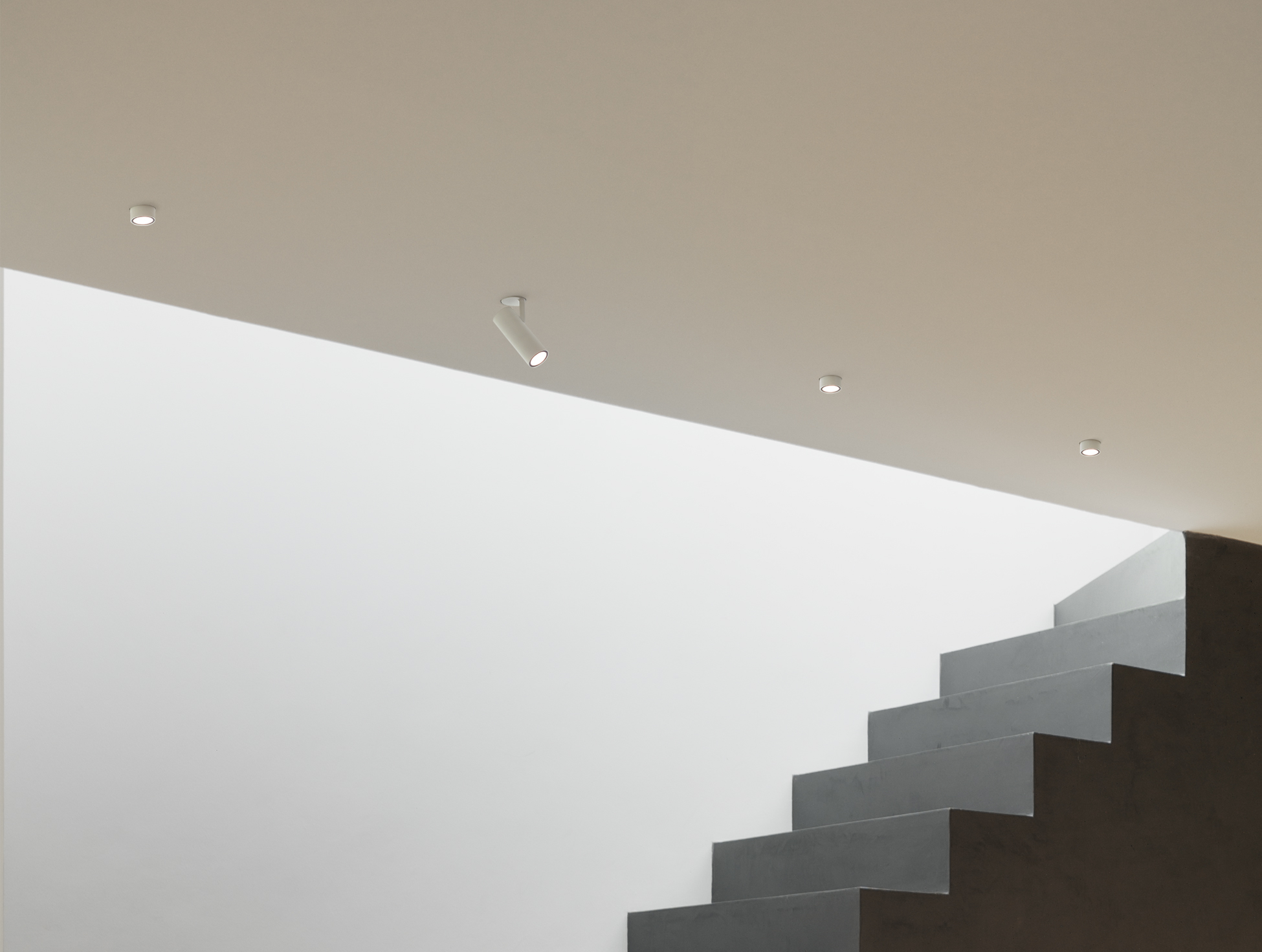 P_Sf_A-Find-Me-Flos-Architectural-Thubnail-life_general.jpg