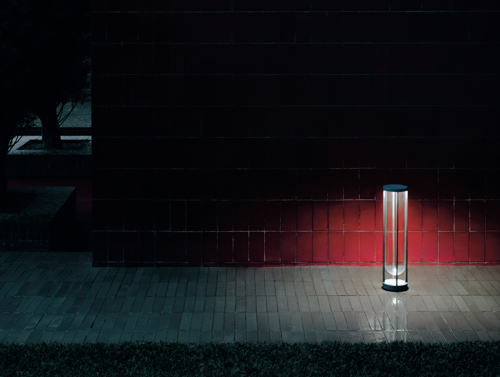 P_Sf_A-In-Vitro-Bollard-Flos-Outdoor-Thubnail-life_general.jpg