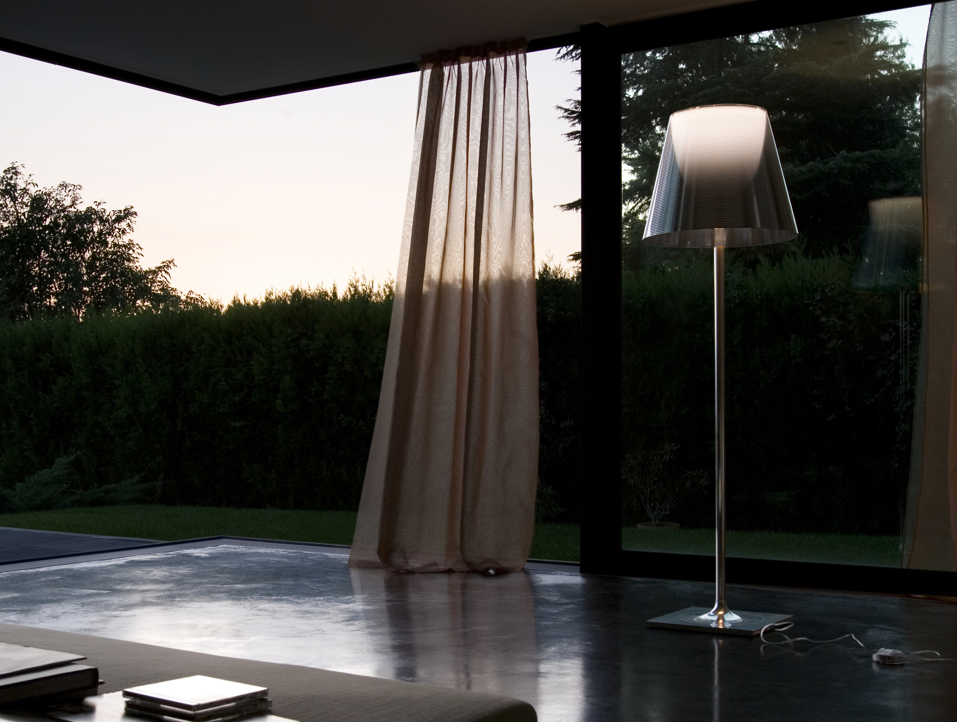 P_Sf_A-Ktribe-Floor-Flos-Decorative-Thubnail-life_general.jpg
