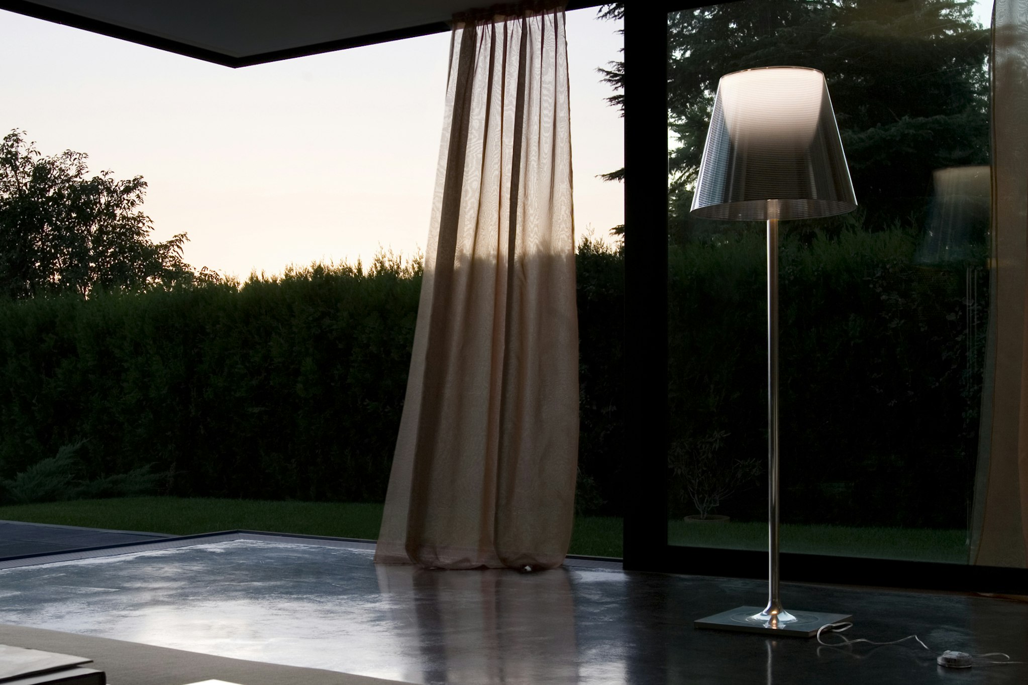 P_Sf_A-Ktribe-Floor-Flos-Decorative-Thubnail-life_general.jpg