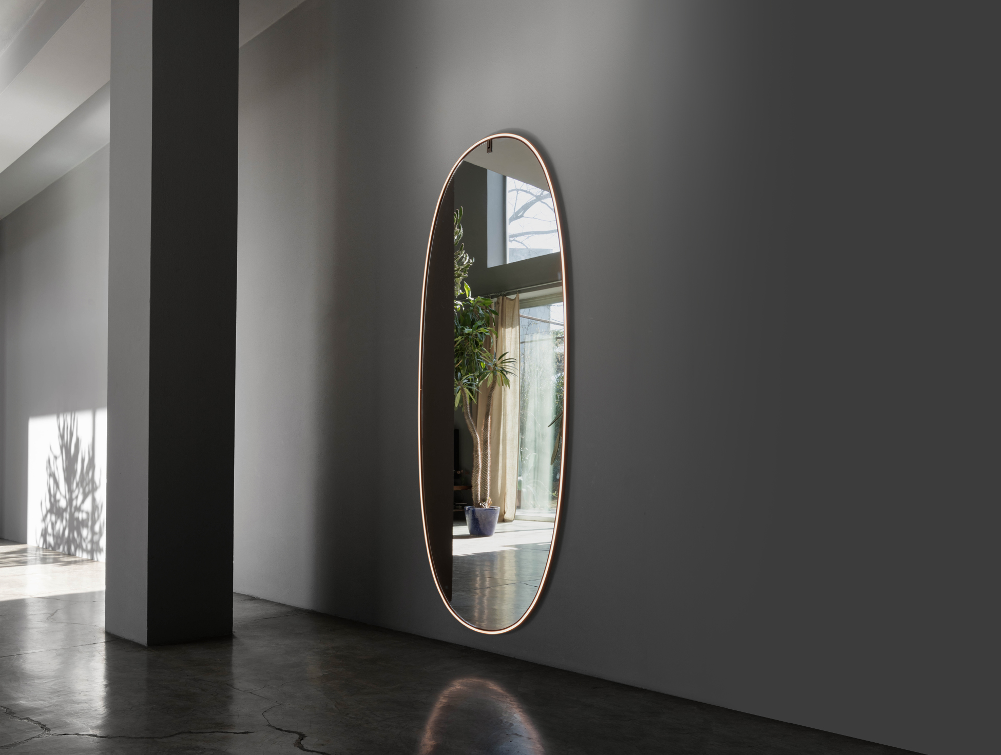 P_Sf_A-La-Plus-Belle-Flos-Decorative-Thubnail-life_general.jpg