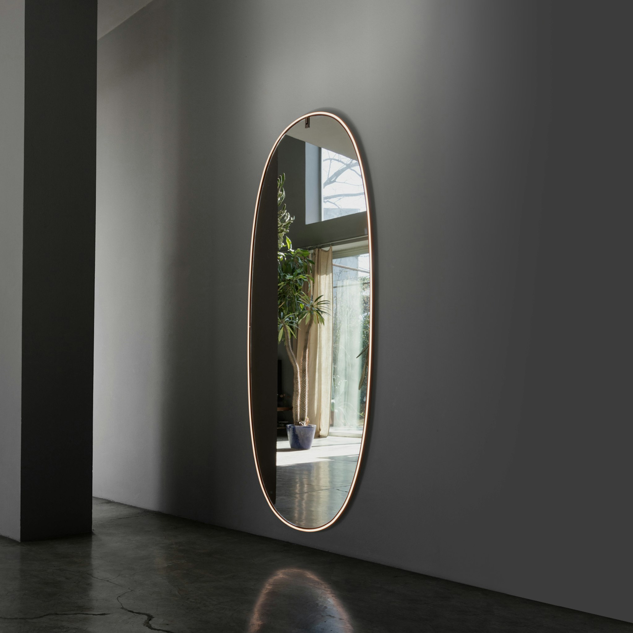 P_Sf_A-La-Plus-Belle-Flos-Decorative-Thubnail-life_general.jpg