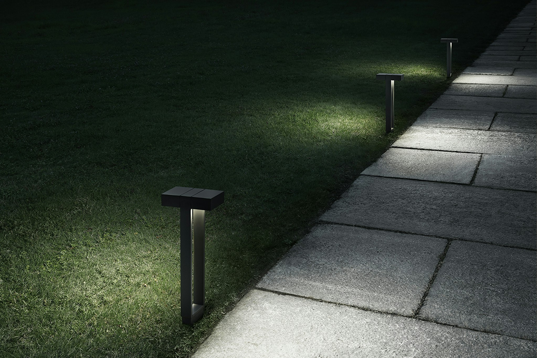 P_Sf_A-Mile-Bollard-Flos-Outdoor-Thubnail-life_general.jpg