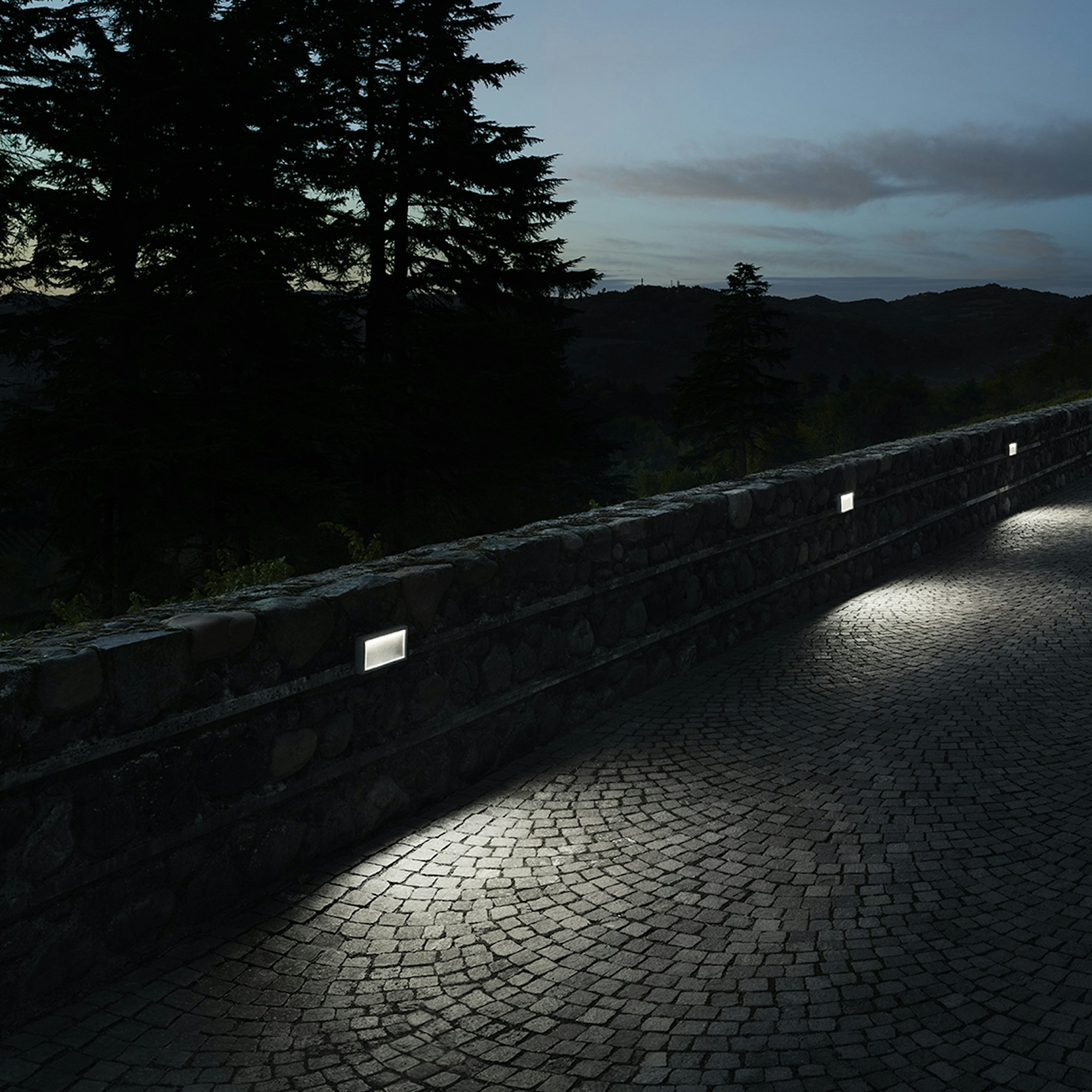 P_Sf_A-Mile-Path-Flos-Outdoor-Thubnail-life_general.jpg