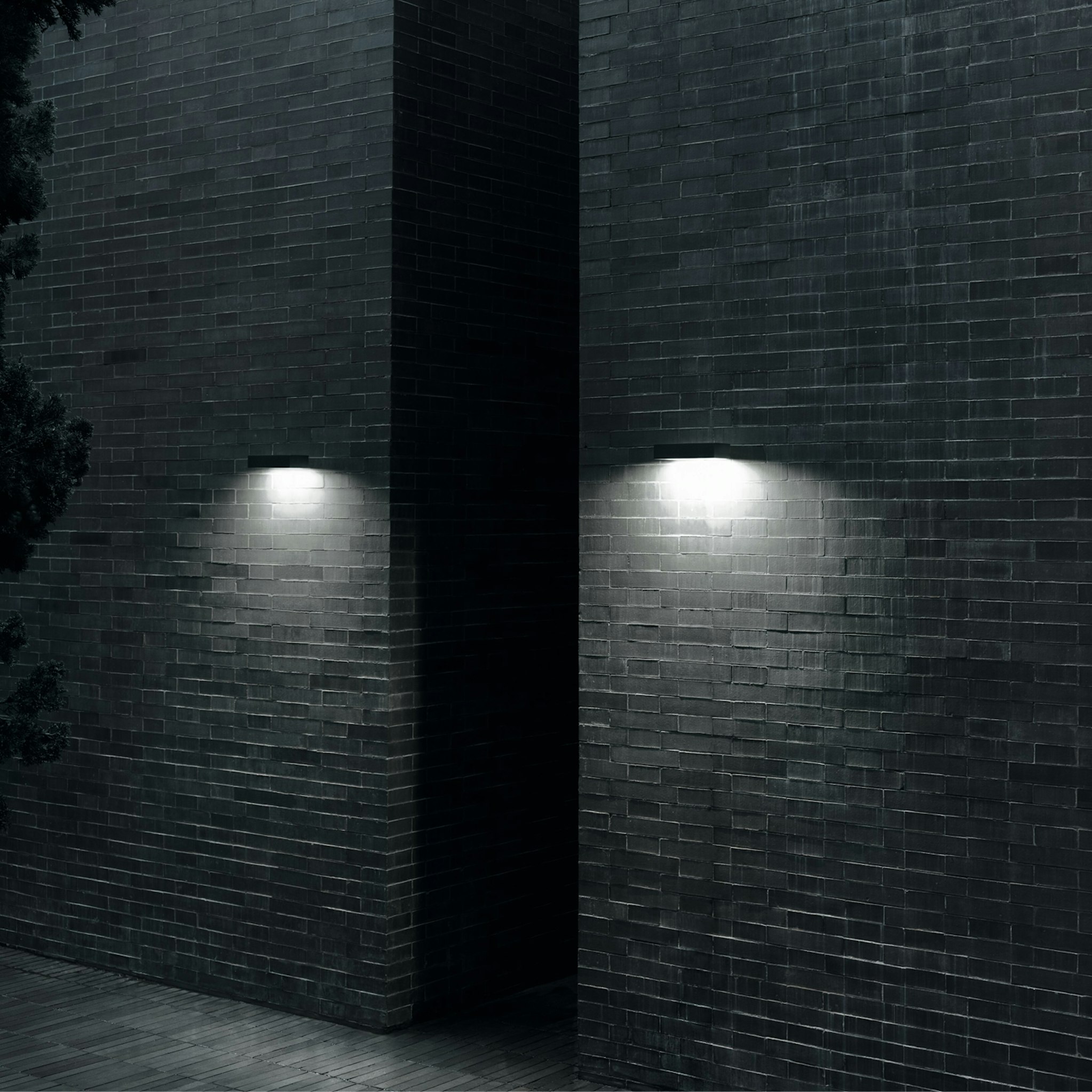 P_Sf_A-Mile-Wall-Flos-Outdoor-Thubnail-life_general.jpg