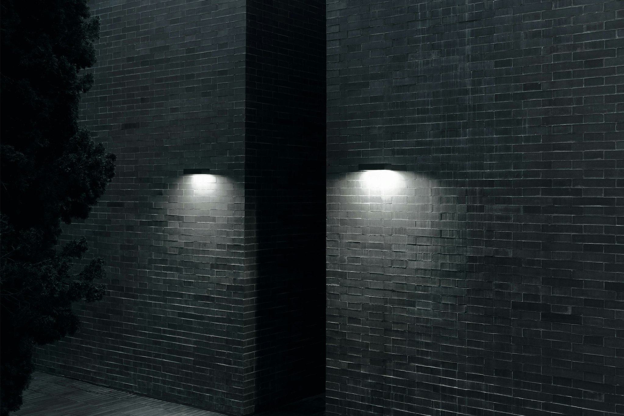 P_Sf_A-Mile-Wall-Flos-Outdoor-Thubnail-life_general.jpg