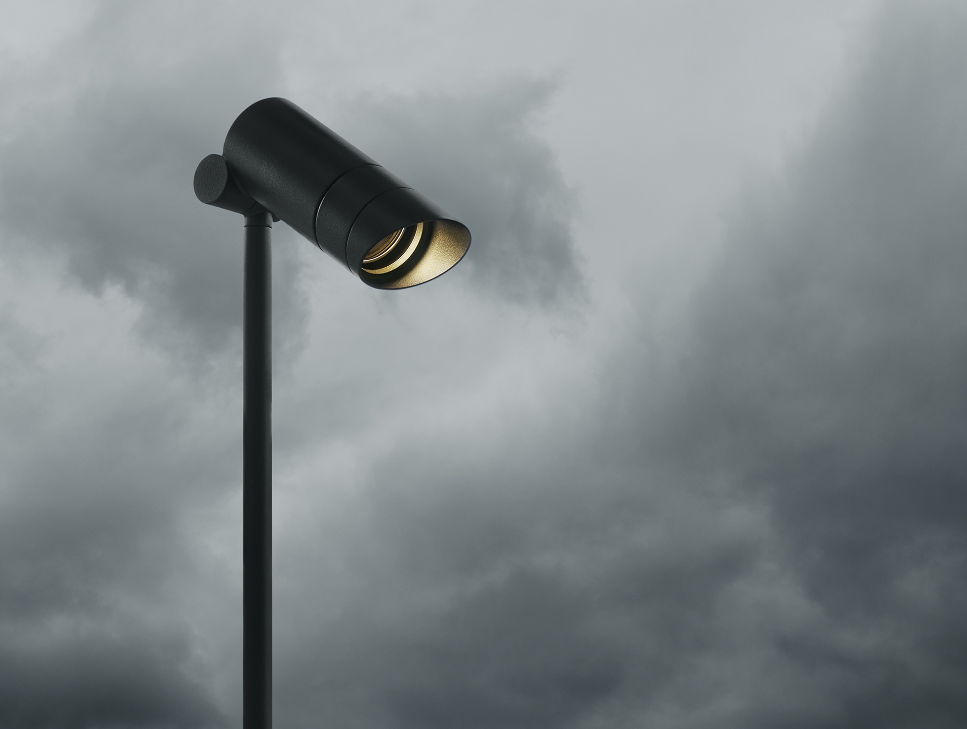 P_Sf_A-Spine-Bollard-Flos-Outdoor-Thubnail-life_general.jpg