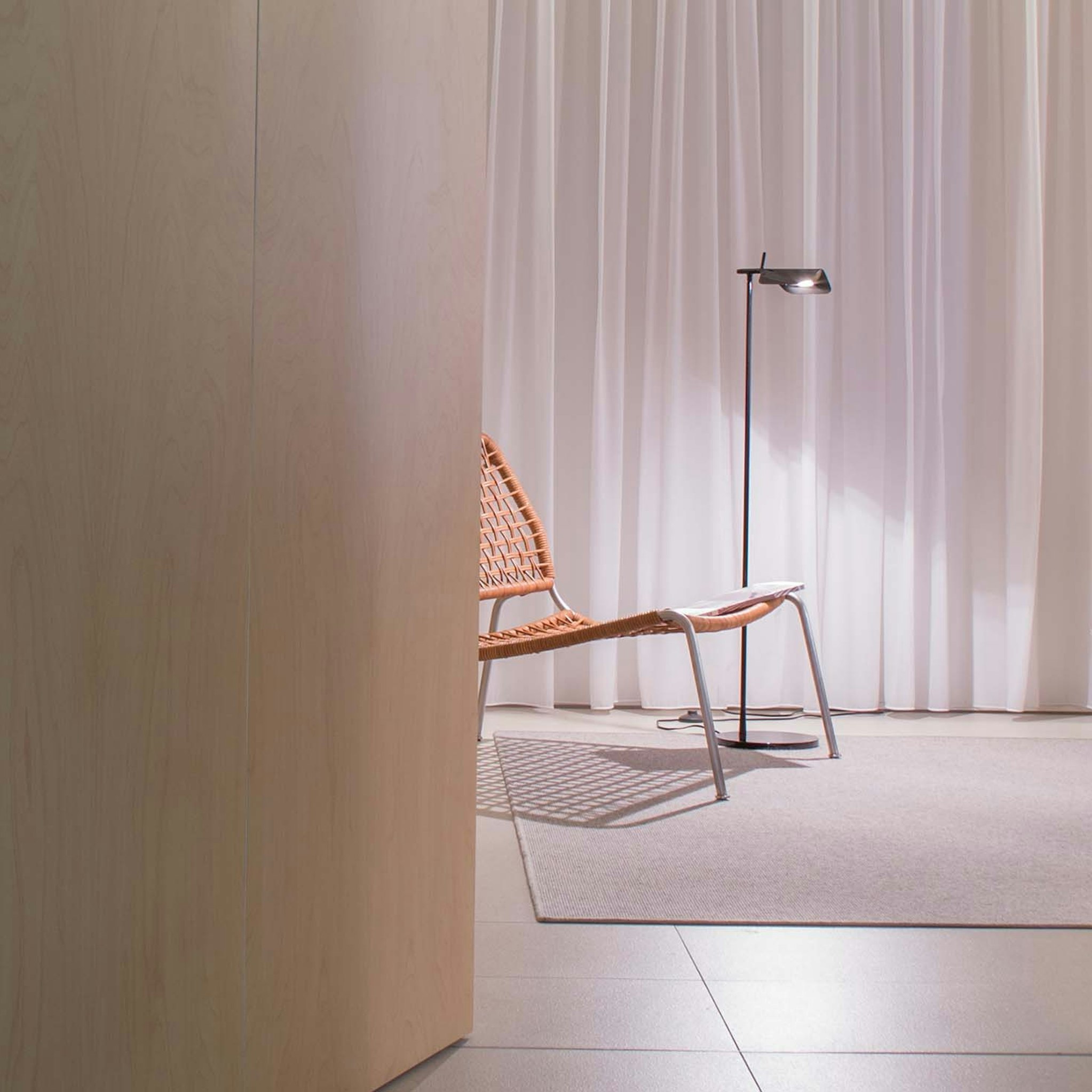 P_Sf_A-Tab-Floor-Flos-Decorative-Thubnail-life_grey.jpg