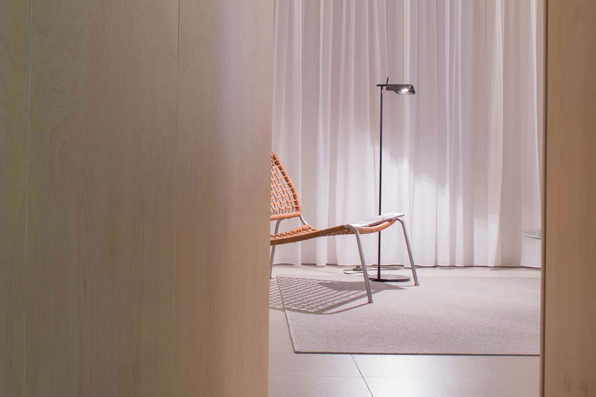 P_Sf_A-Tab-Floor-Flos-Decorative-Thubnail-life_grey.jpg