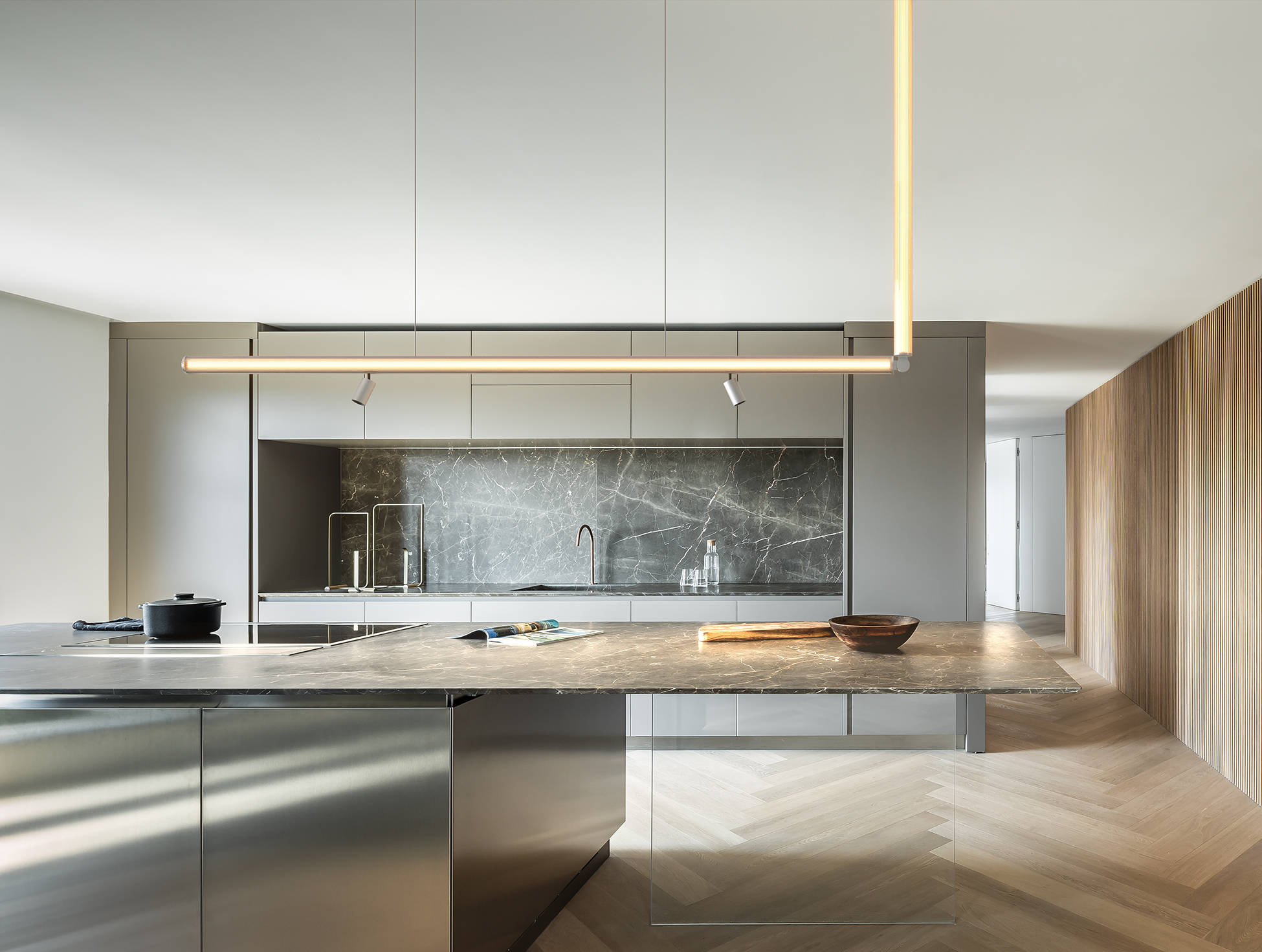 P_Sf_A-The_Glowing_Track-Suspension-Flos-Architectural-Thubnail-life_general.jpg
