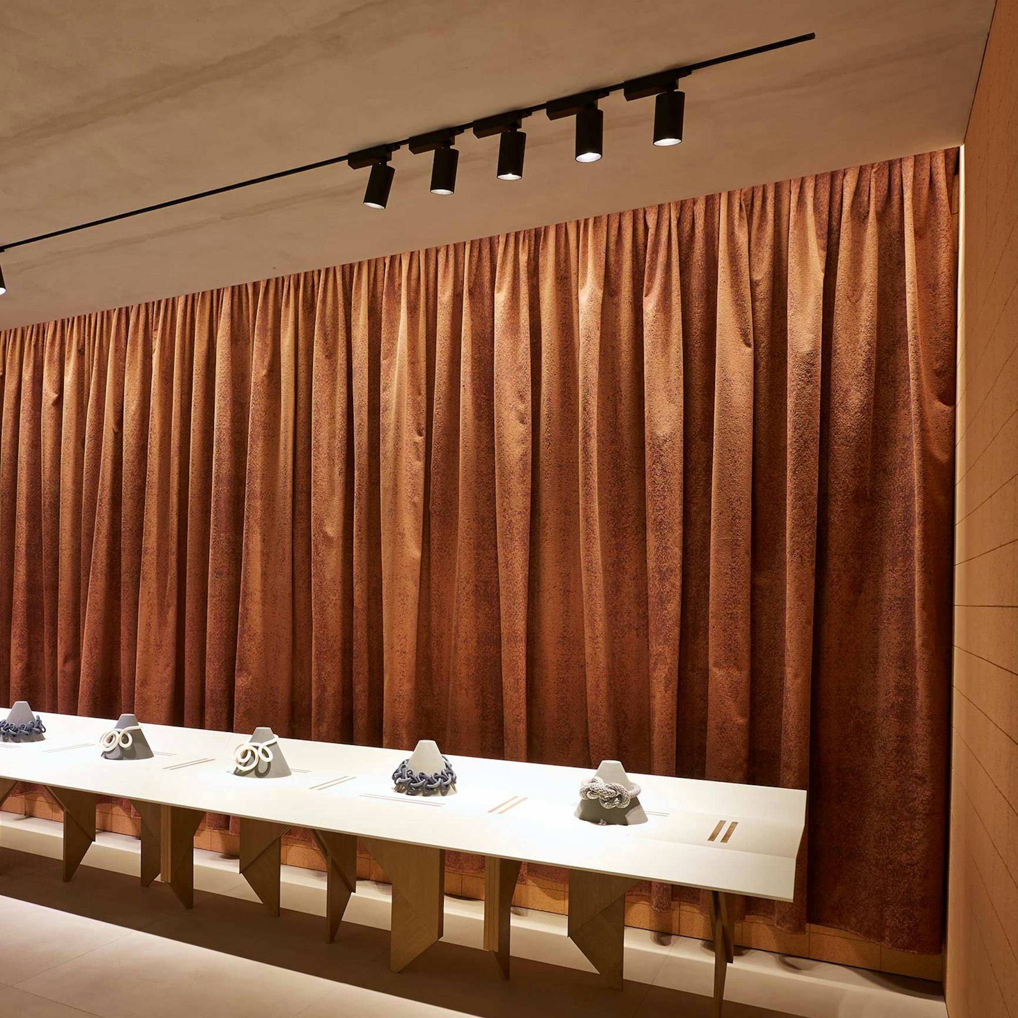 P_Sf_A-UT-Spot-Track-Flos-Architectural-Thubnail-life_general.jpg