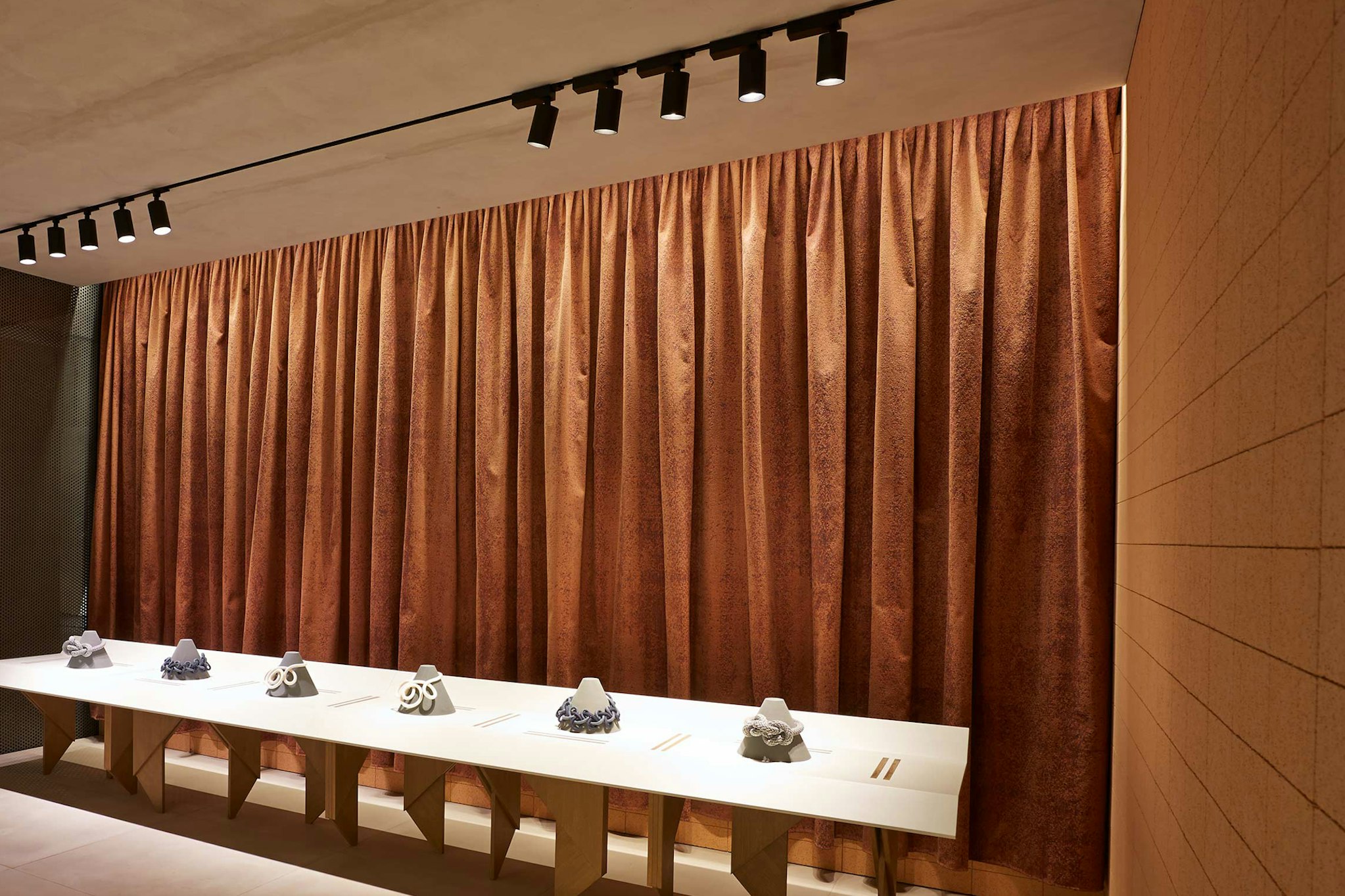 P_Sf_A-UT-Spot-Track-Flos-Architectural-Thubnail-life_general.jpg
